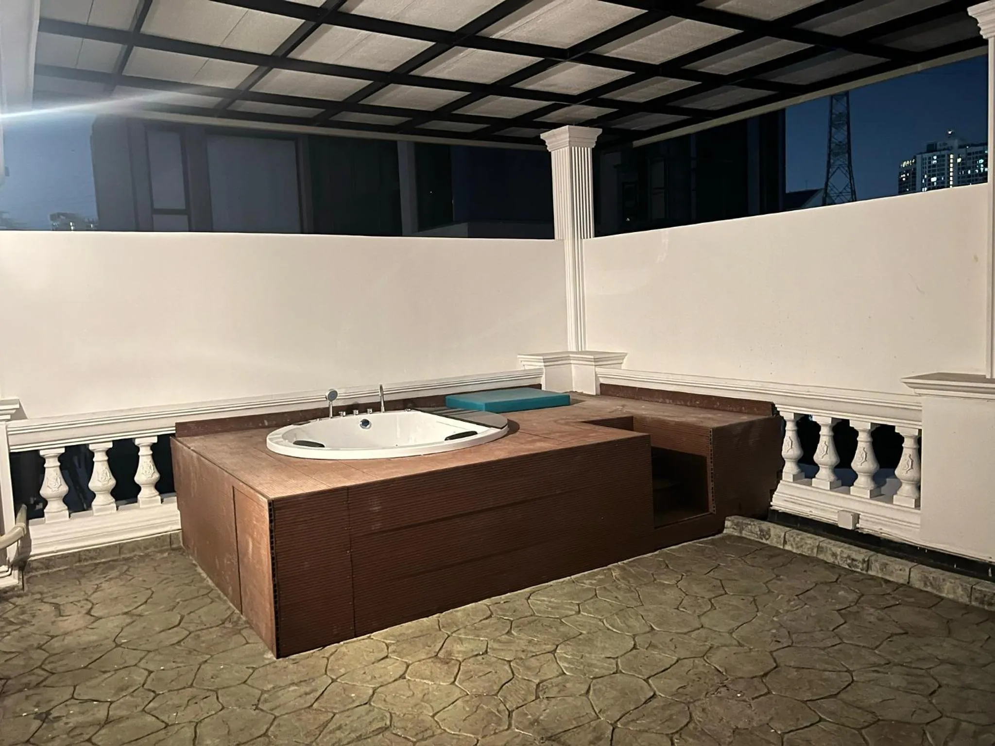 Bathroom in V20 Boutique Jacuzzi Hotel