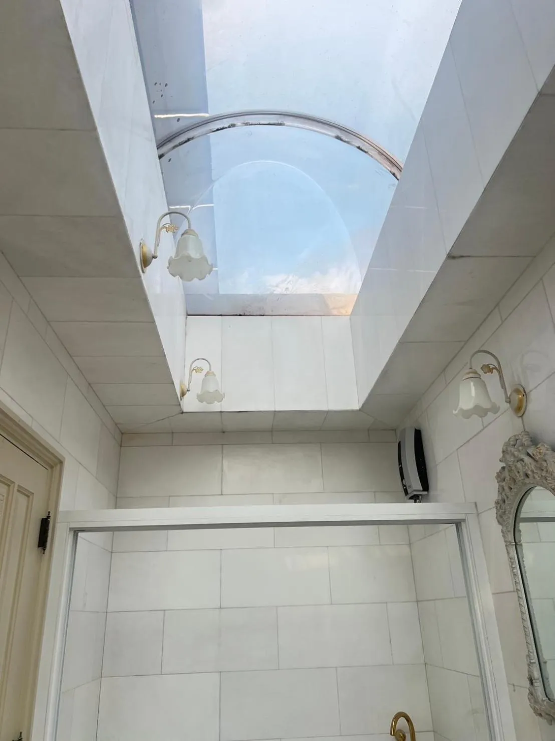 V20 Boutique Jacuzzi Hotel