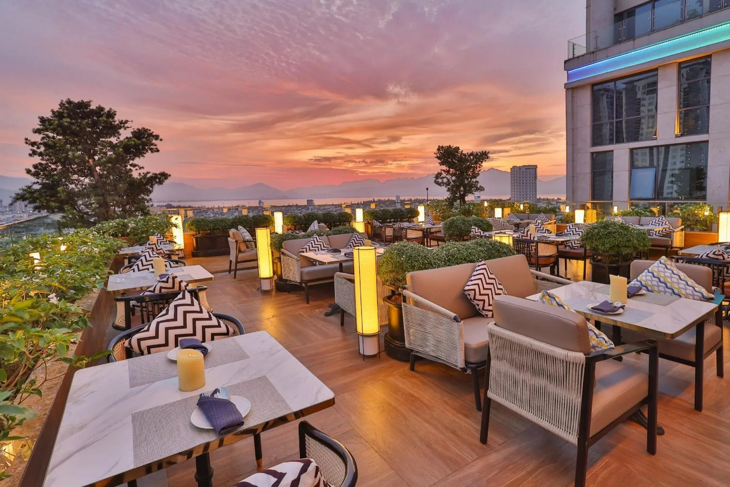 Restaurant/places to eat in New Orient Hotel Da Nang Restaurant/places to eat in New Orient Hotel Da Nang