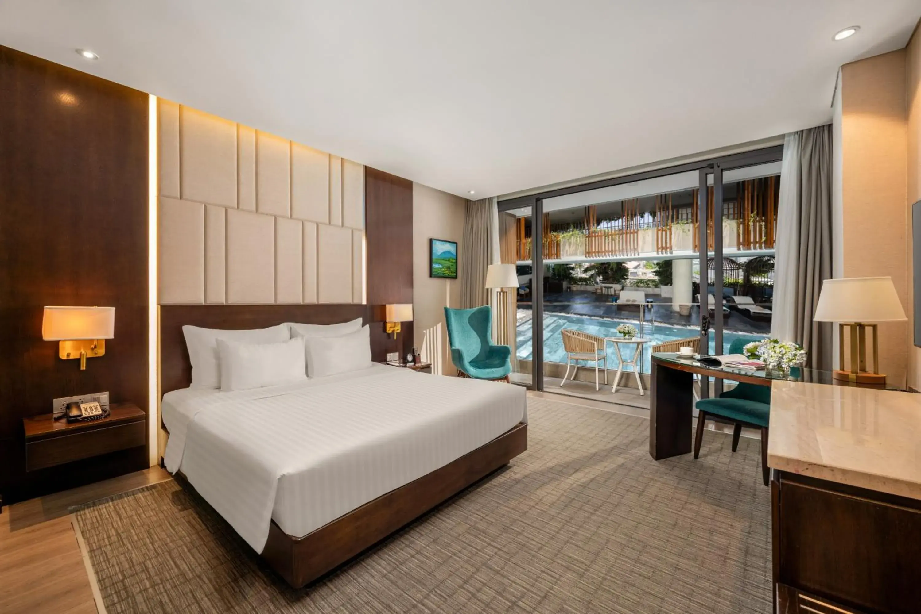 Deluxe Double Pool View in New Orient Hotel Da Nang Deluxe Double Pool View in New Orient Hotel Da Nang