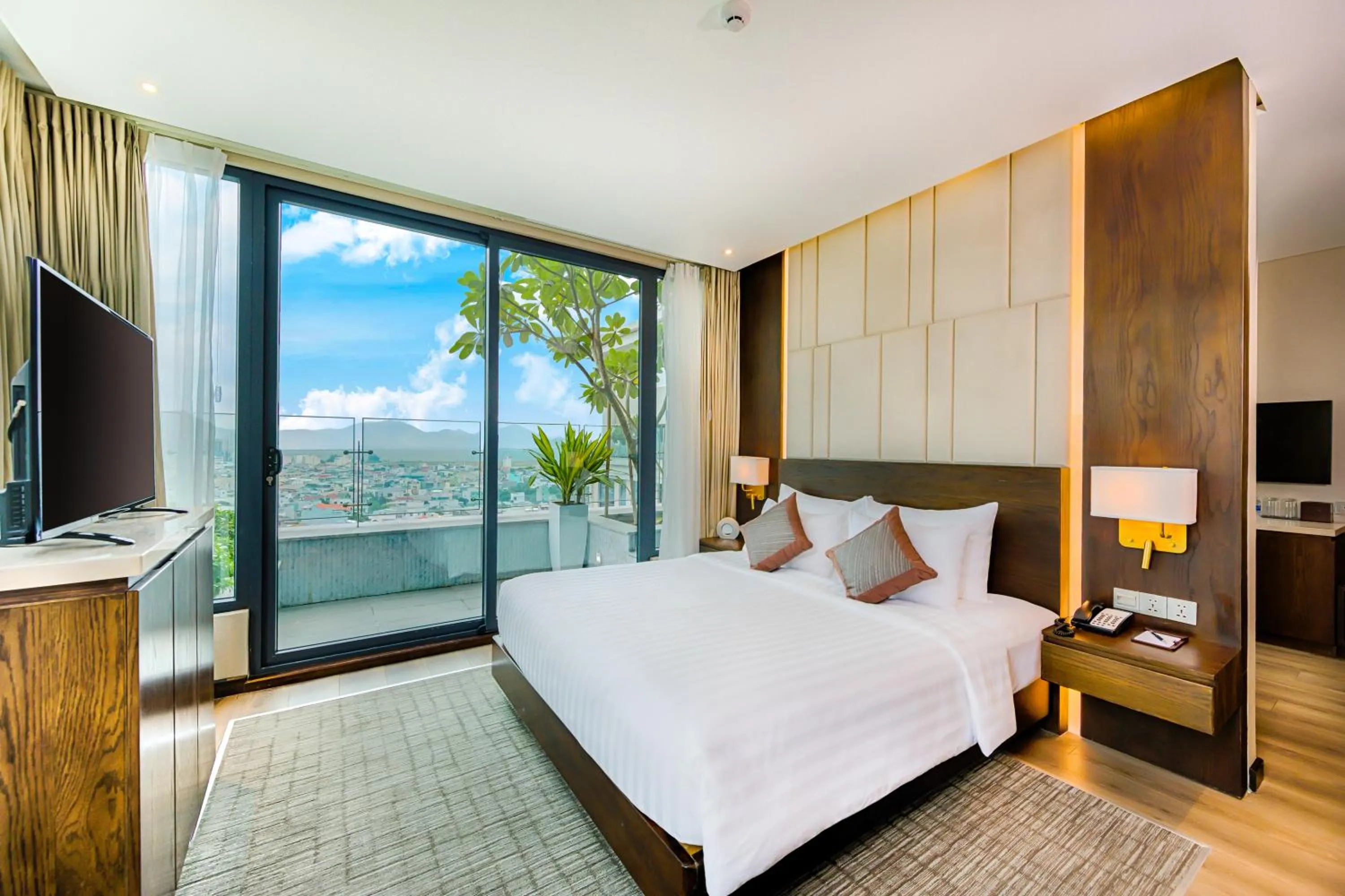 Photo of the whole room, Bed in New Orient Hotel Da Nang