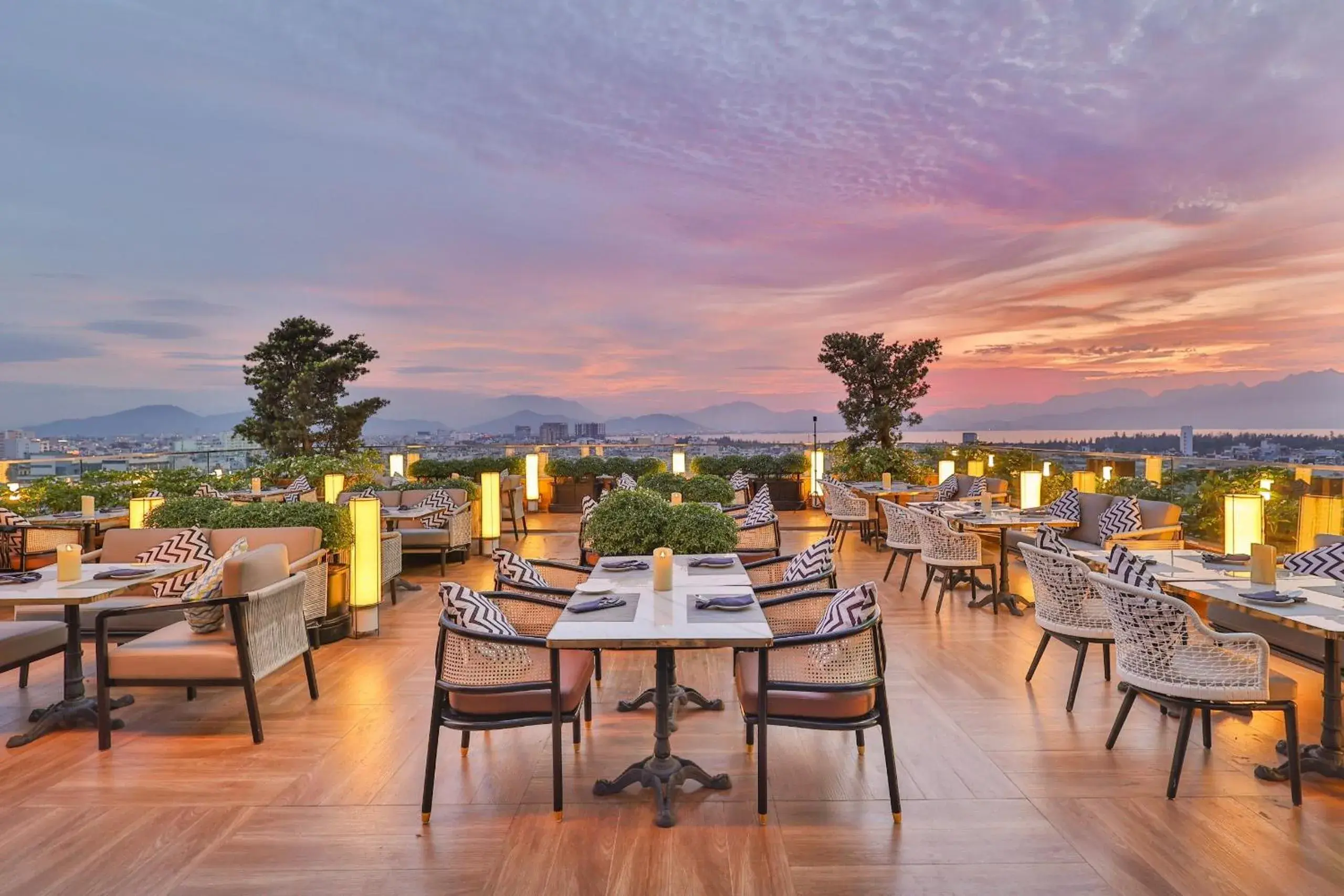 Restaurant/places to eat in New Orient Hotel Da Nang Restaurant/places to eat in New Orient Hotel Da Nang