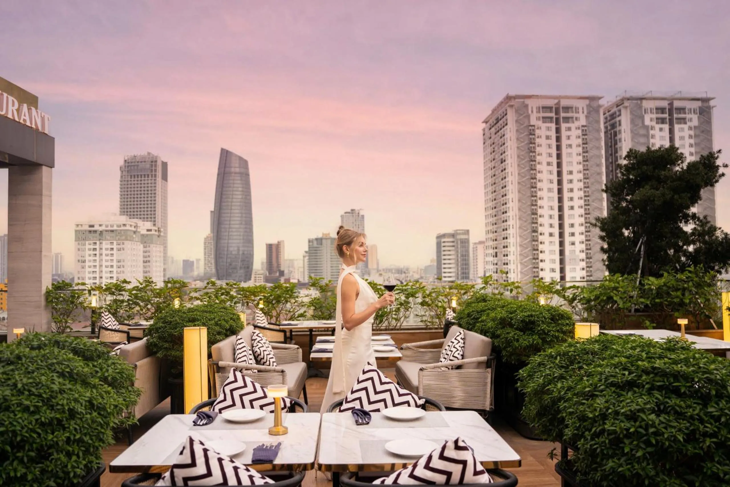 Restaurant/places to eat in New Orient Hotel Da Nang