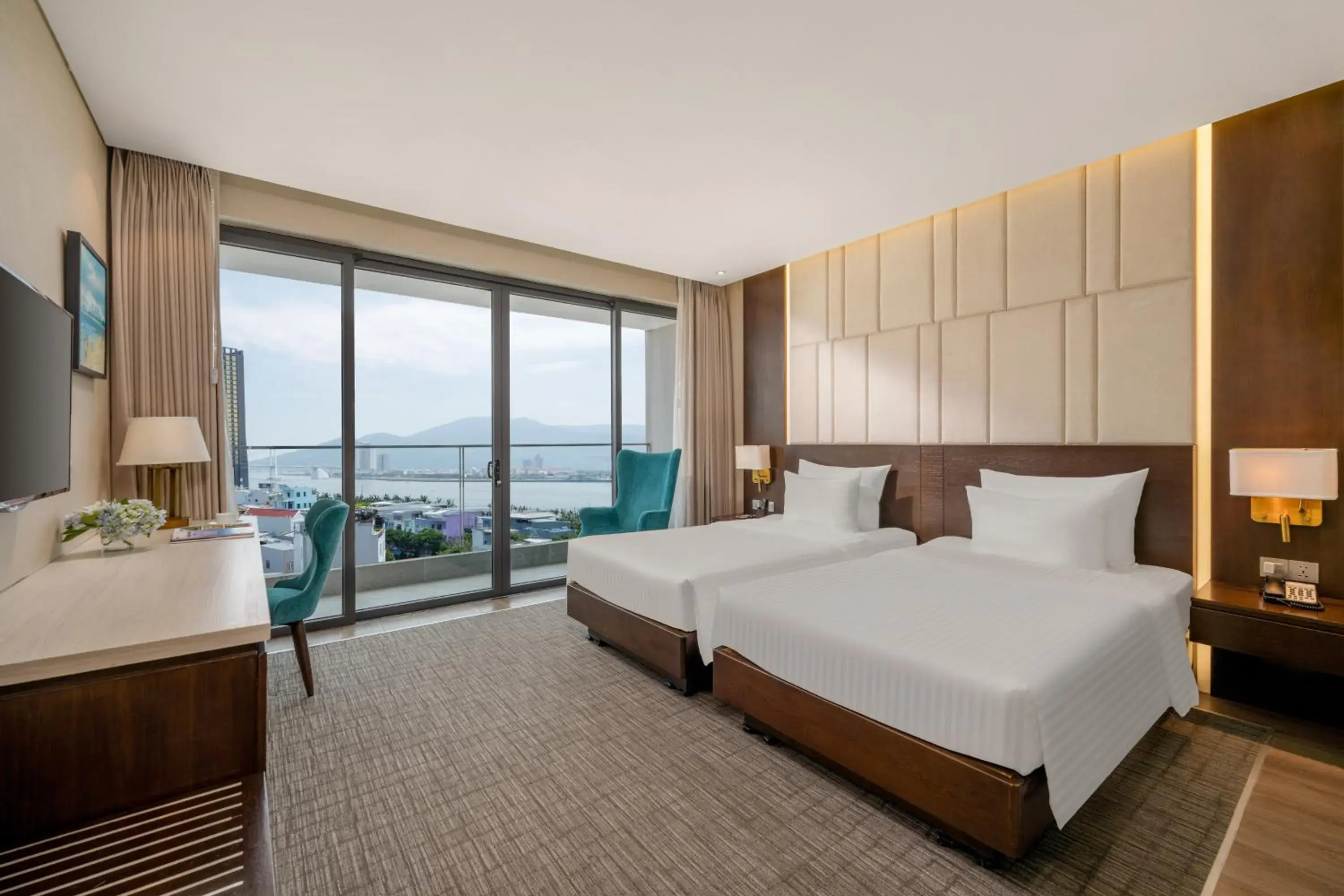 Premier Deluxe Double/ Twin with River View & Balcony in New Orient Hotel Da Nang Premier Deluxe Double/ Twin with River View & Balcony in New Orient Hotel Da Nang