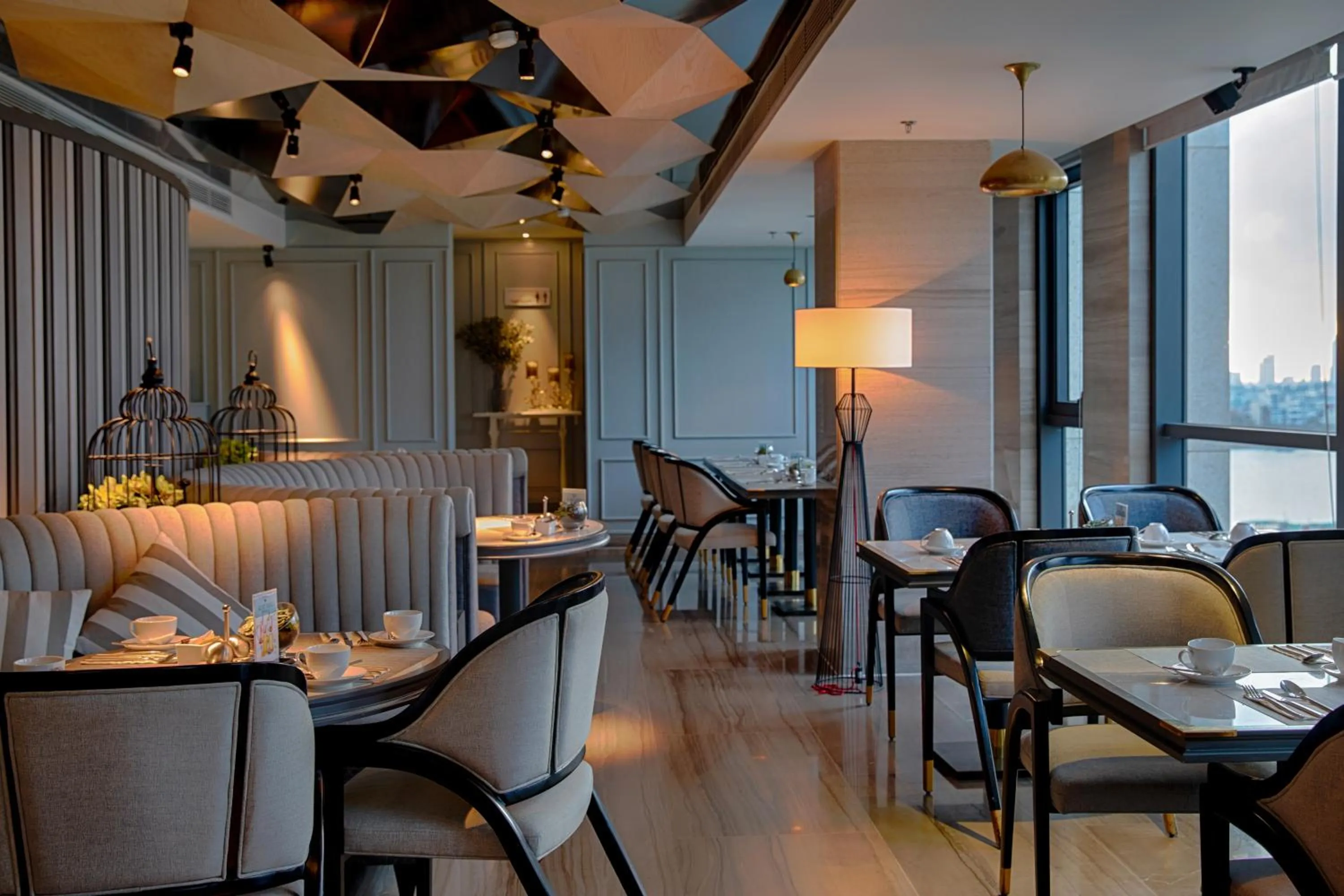 Restaurant/places to eat in New Orient Hotel Da Nang