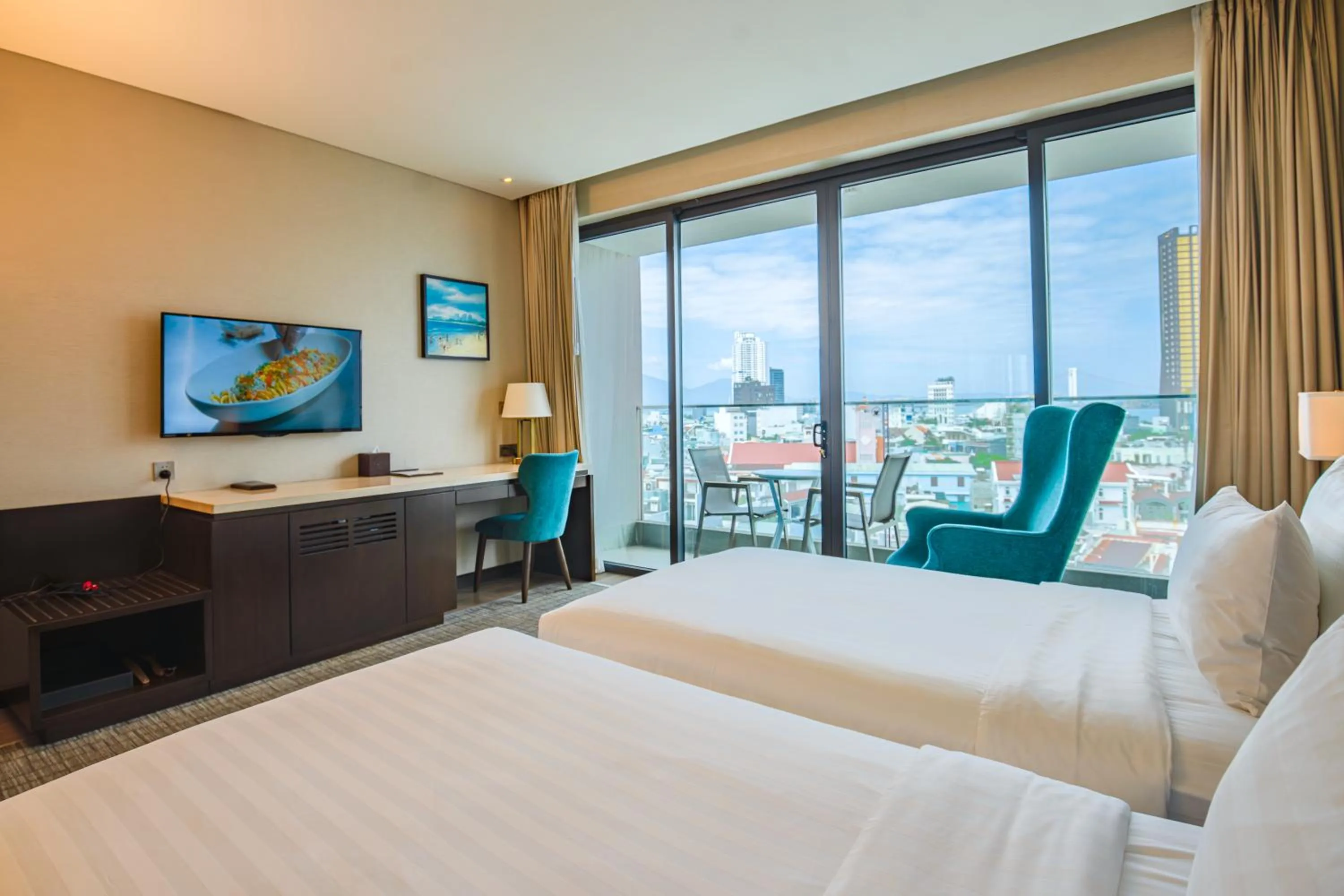 Bedroom, Bed in New Orient Hotel Da Nang