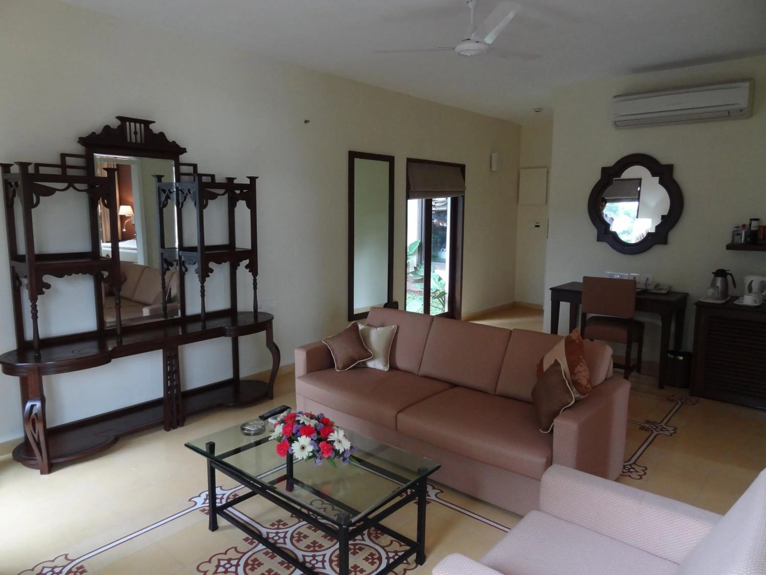 Living room, Bed in The Crown Goa