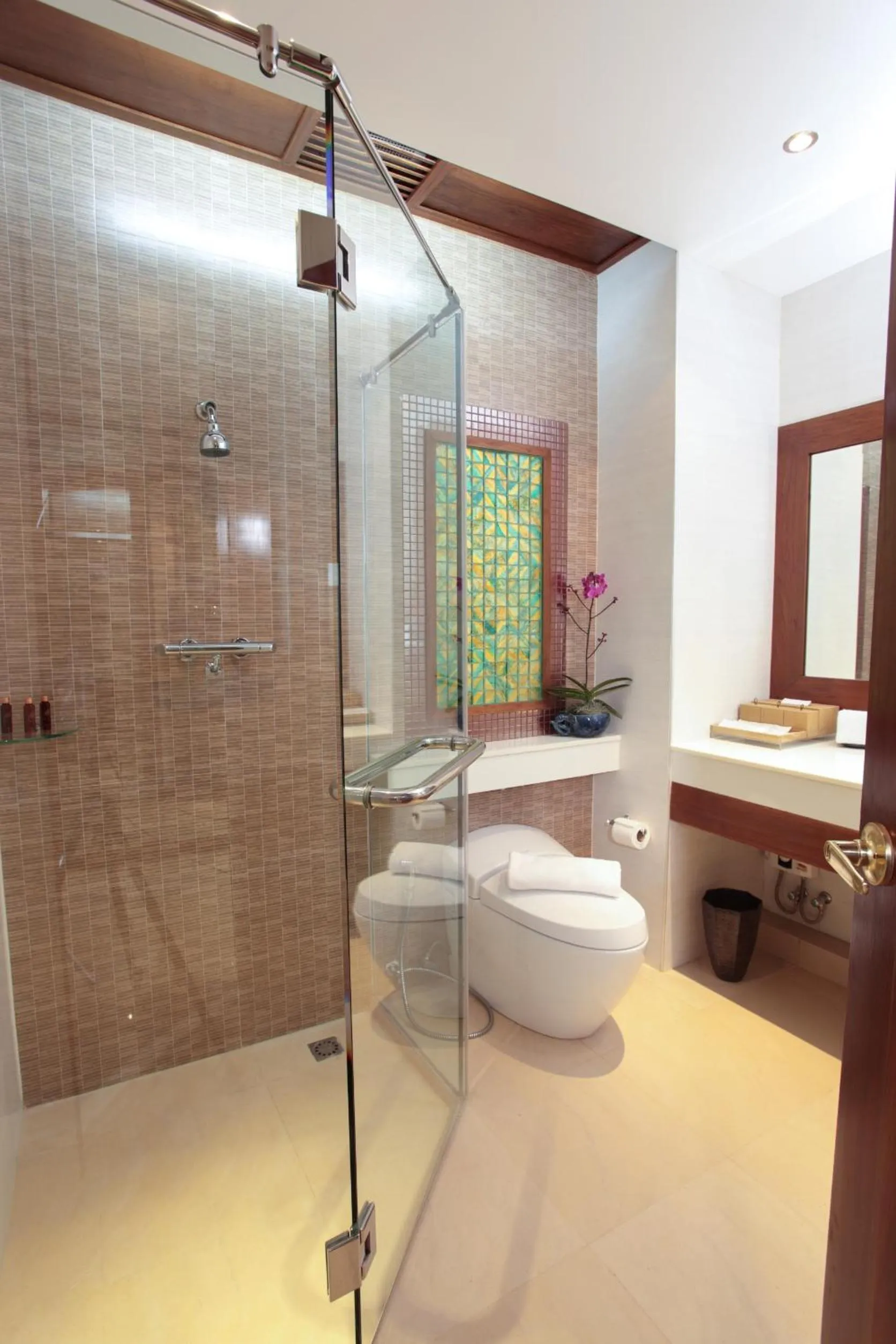 Toilet in Kodchasri Thani Hotel Chiangmai