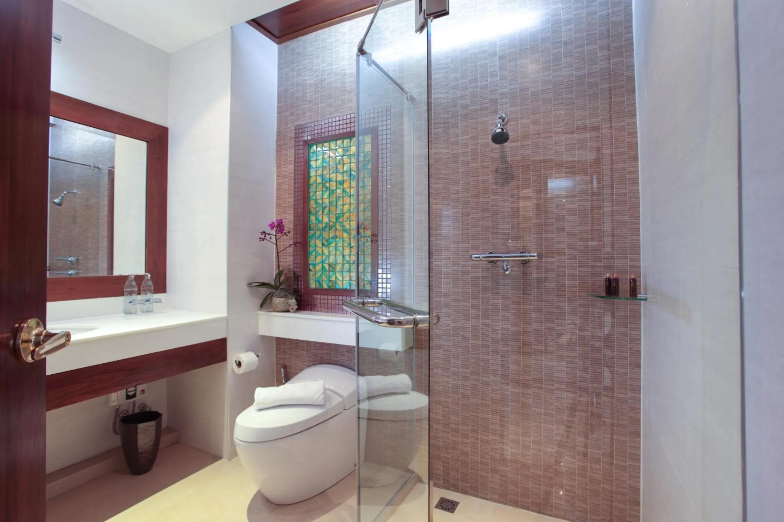 Shower in Kodchasri Thani Hotel Chiangmai