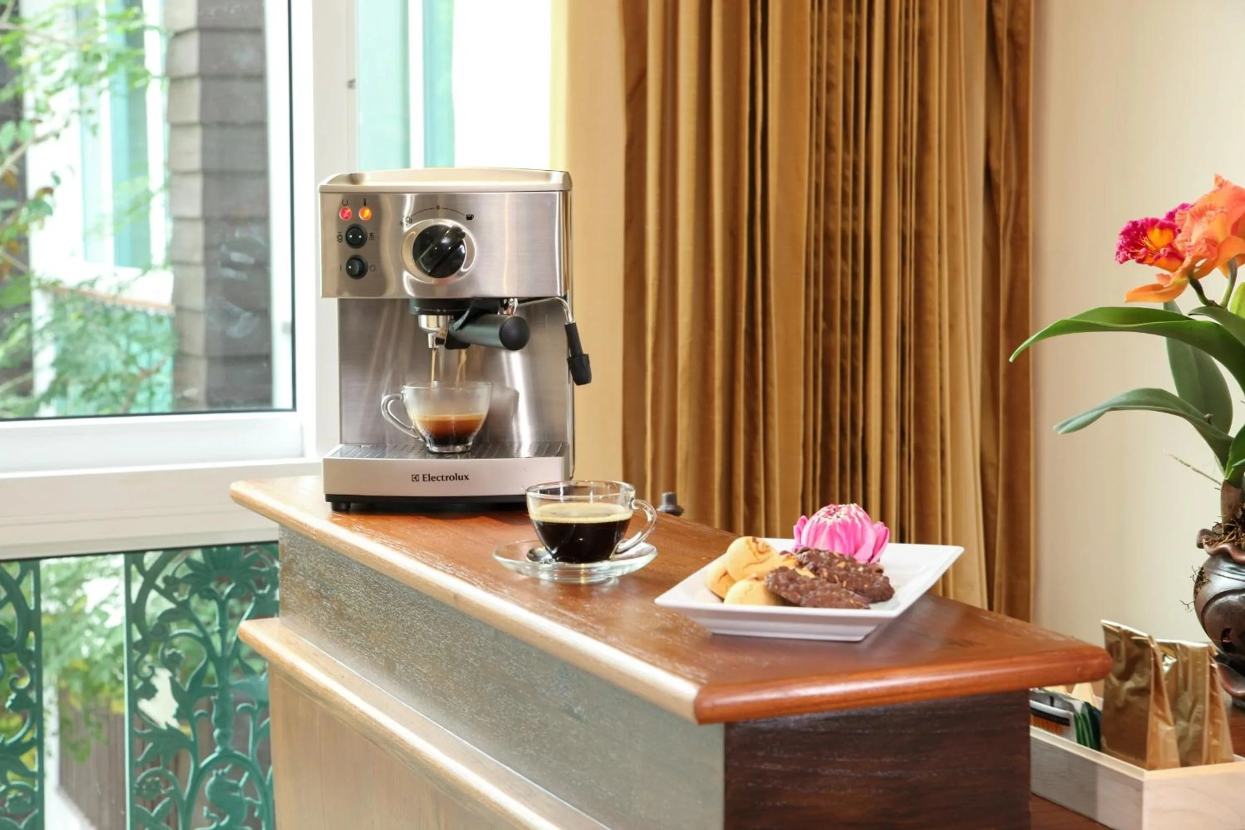 Coffee/tea facilities in Kodchasri Thani Hotel Chiangmai