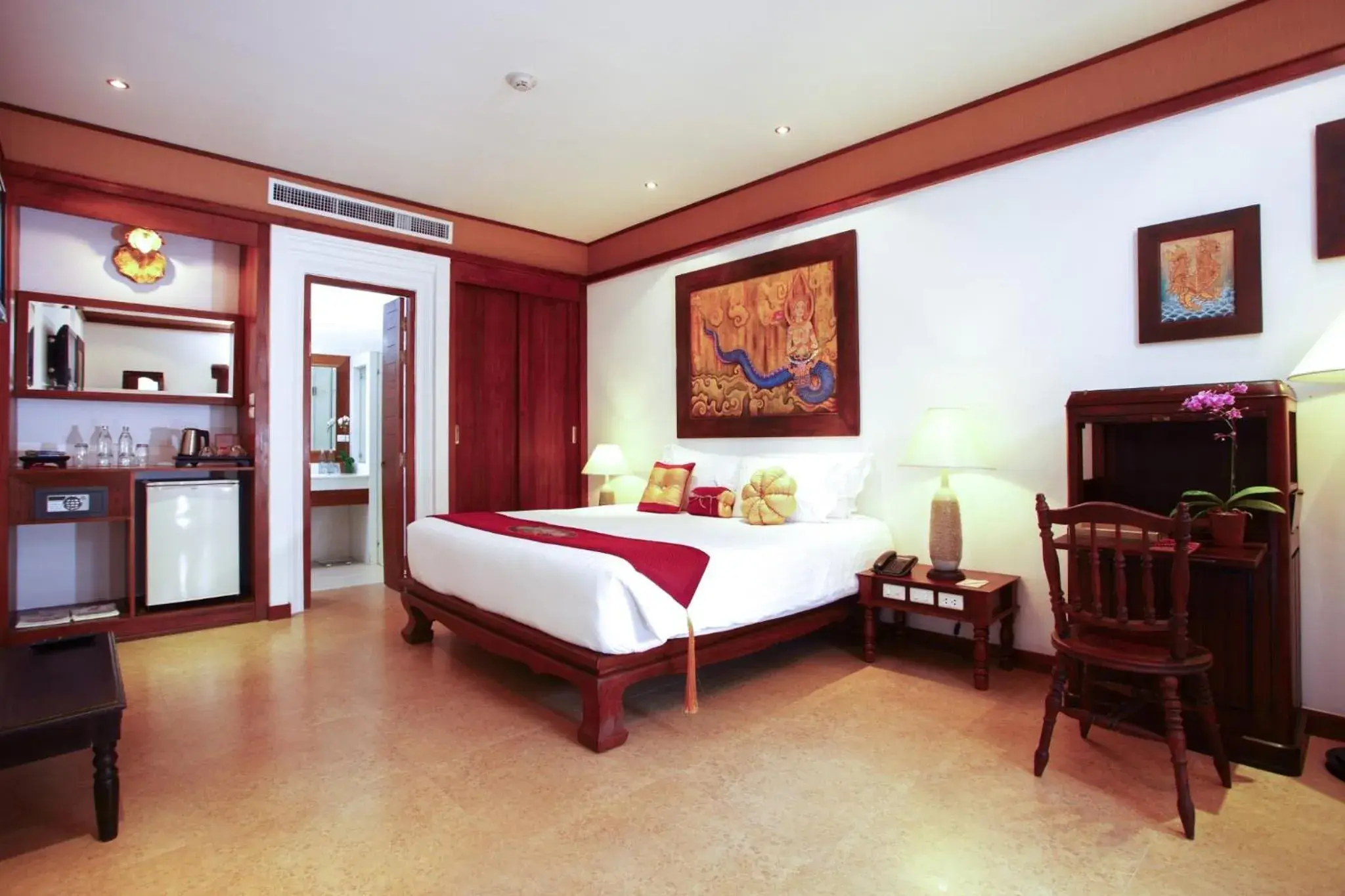 Deluxe Double Room with Balcony in Kodchasri Thani Hotel Chiangmai Deluxe Double Room with Balcony in Kodchasri Thani Hotel Chiangmai