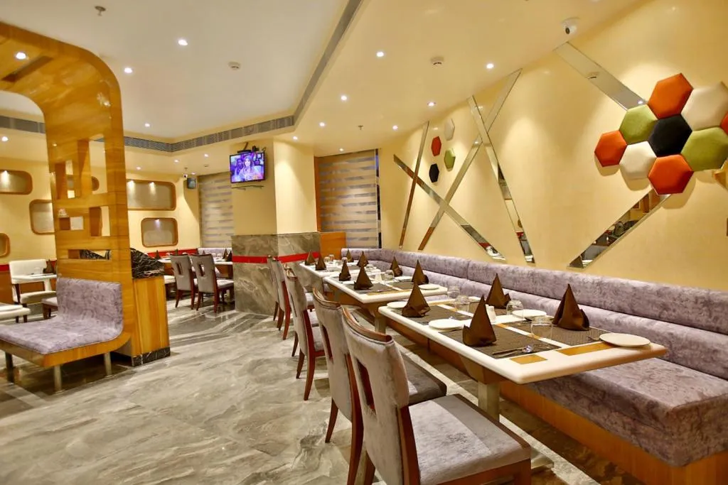 Restaurant/places to eat in Regenta Central the Crystal Kanpur,