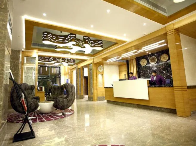 People in Regenta Central the Crystal Kanpur,