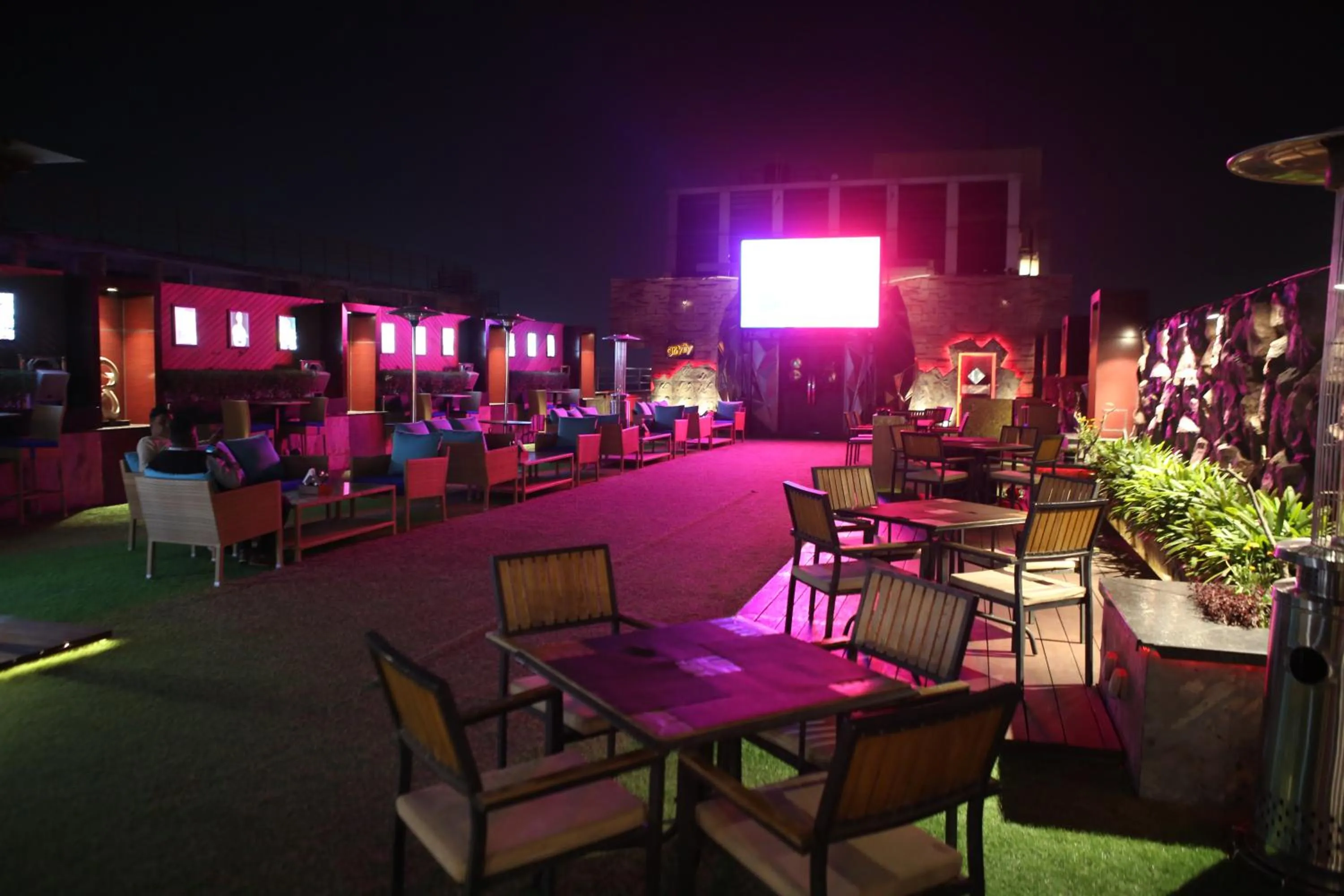 Restaurant/places to eat in Regenta Central the Crystal Kanpur,