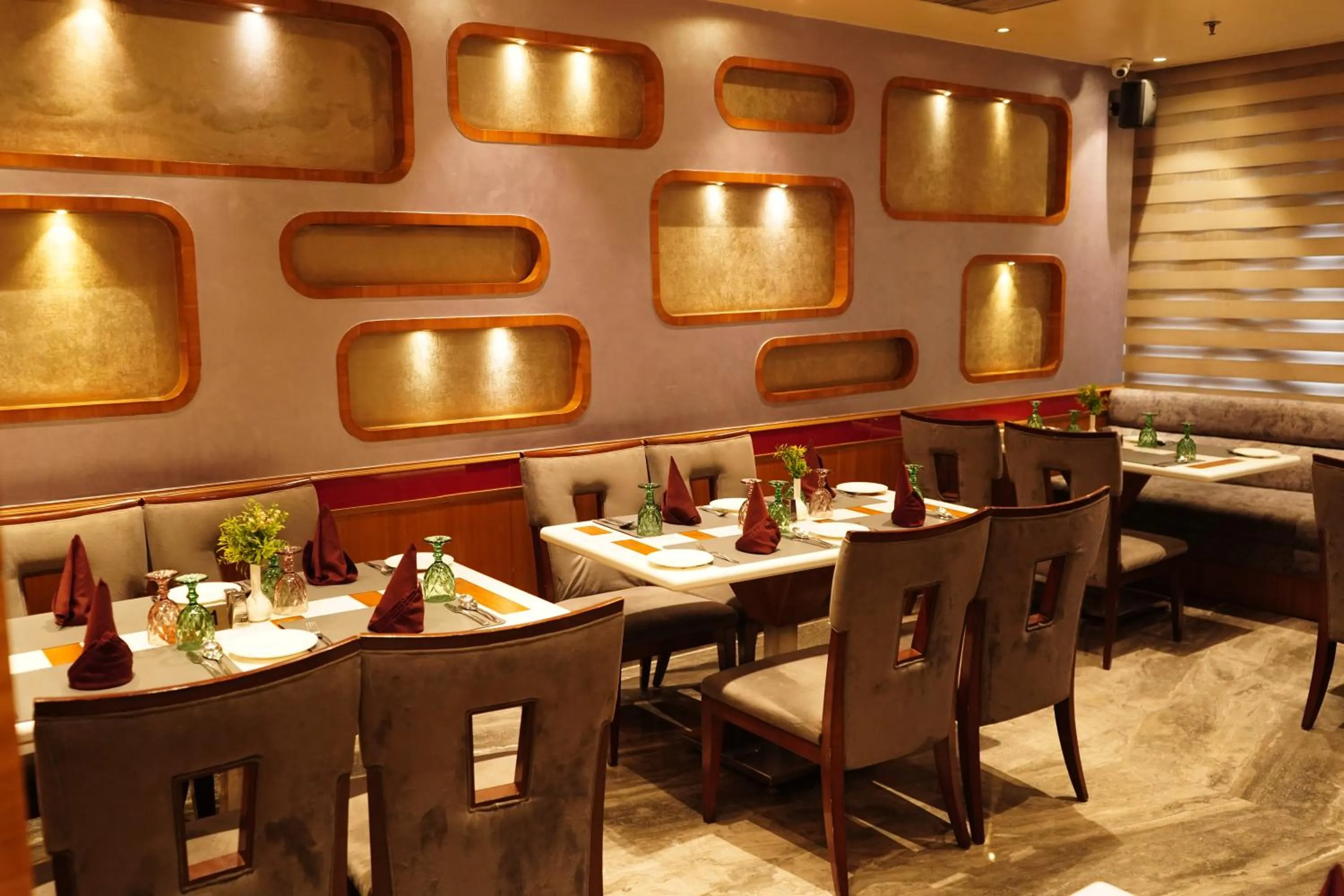 Restaurant/places to eat in Regenta Central the Crystal Kanpur,