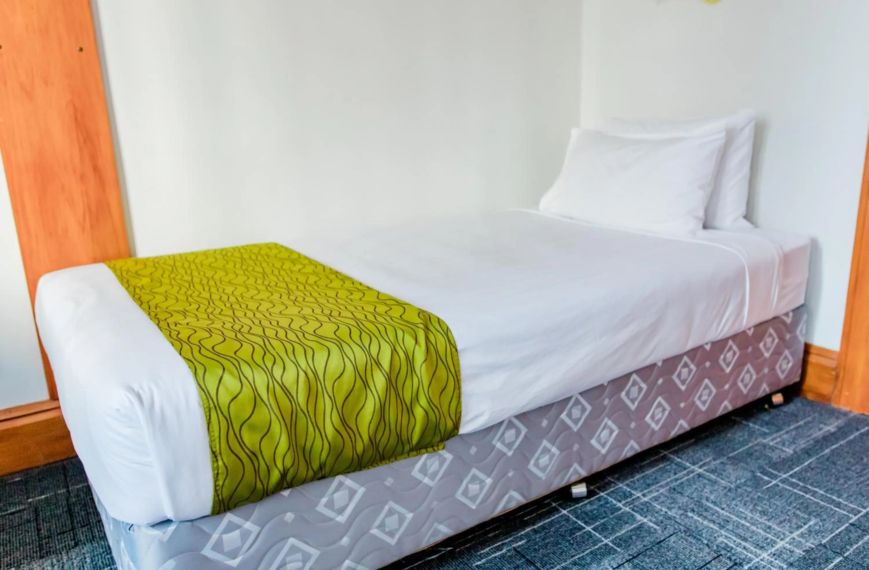 Bed in The Cambridge Hotel & Backpackers