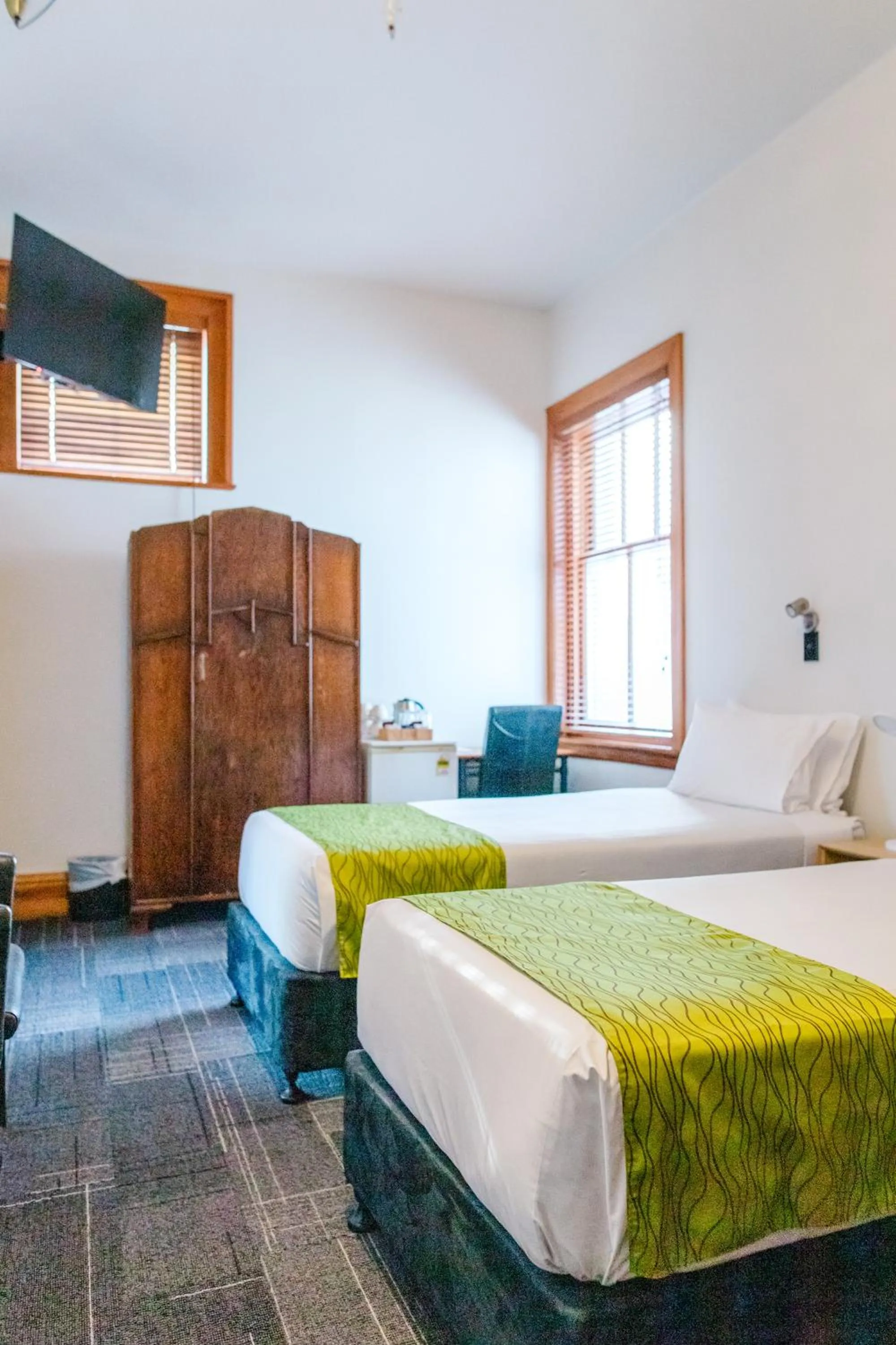 Bed in The Cambridge Hotel & Backpackers