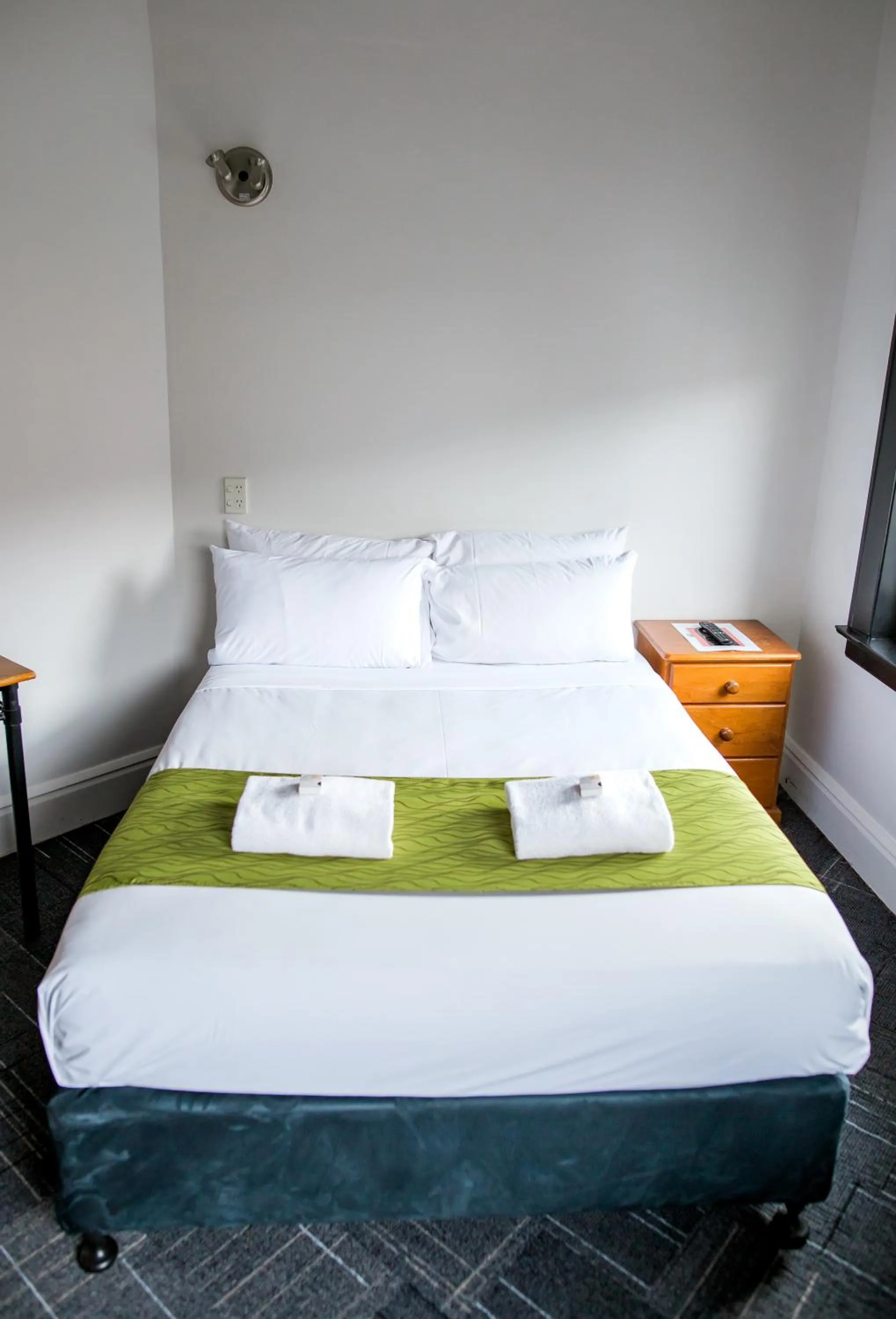 Bed in The Cambridge Hotel & Backpackers
