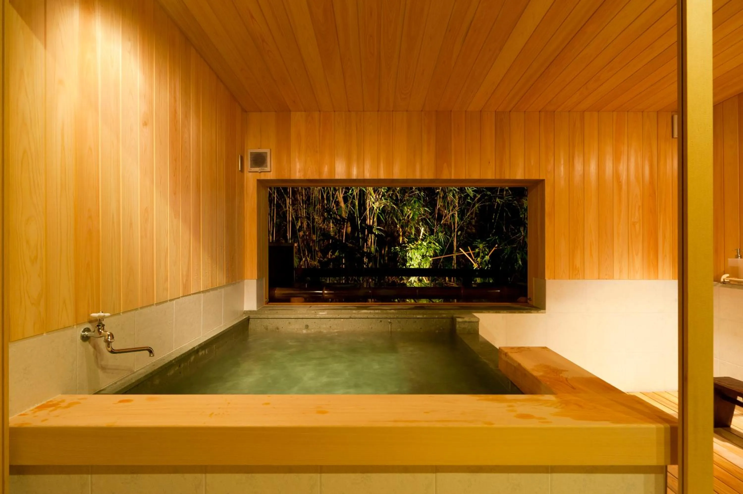 Hot Spring Bath in Yoshidaya Sannoukaku