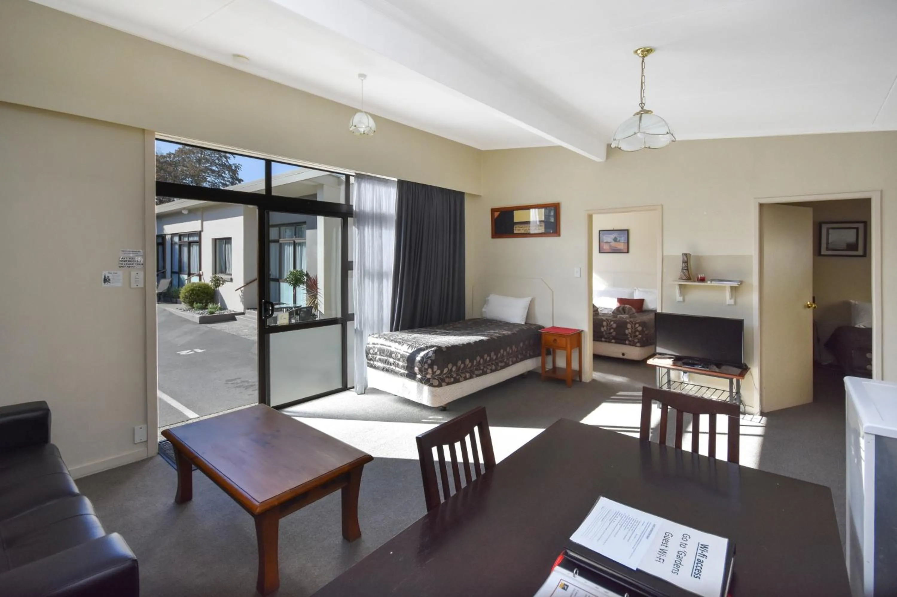 Living room in Garden Motel