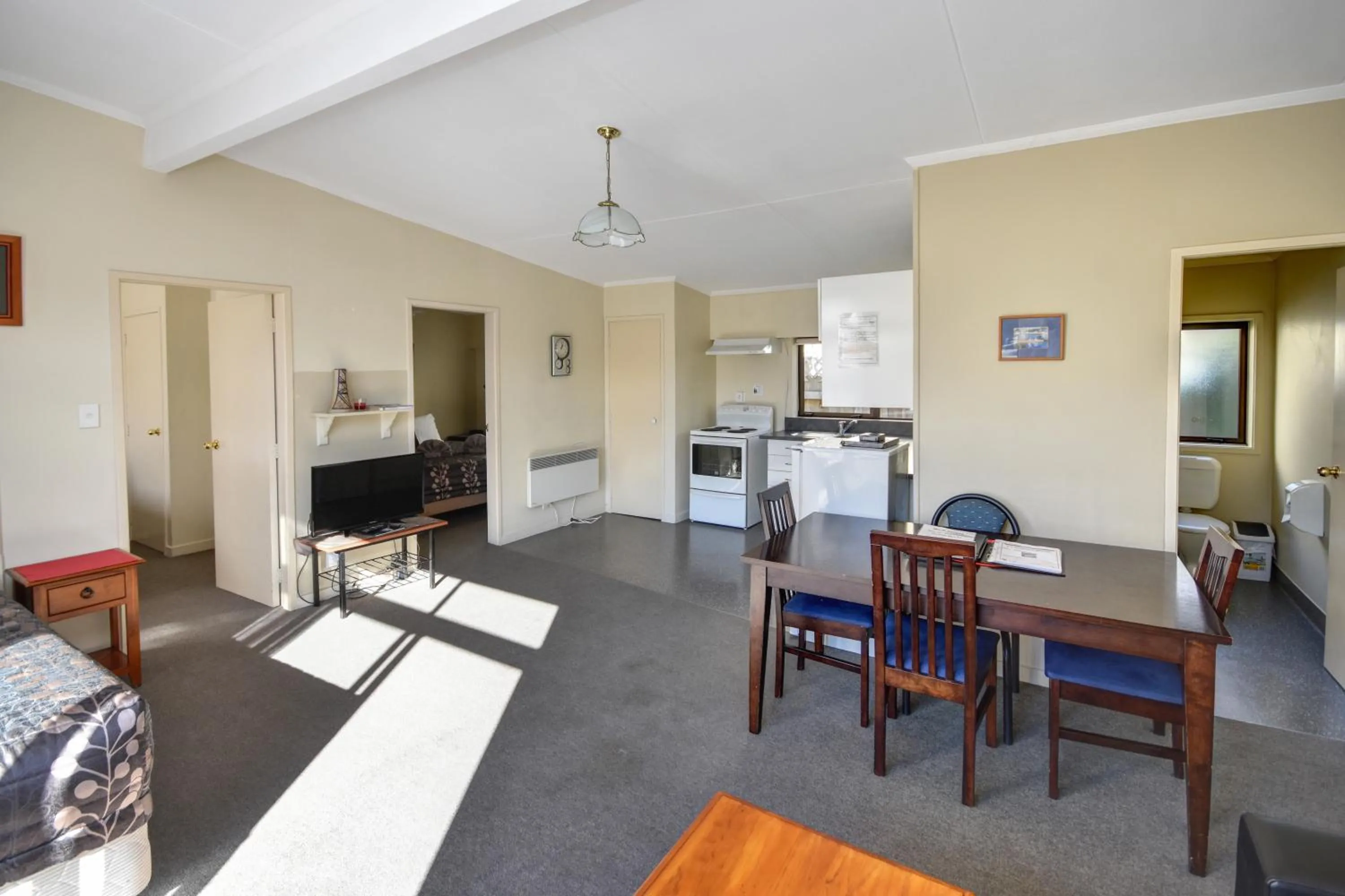 Living room in Garden Motel