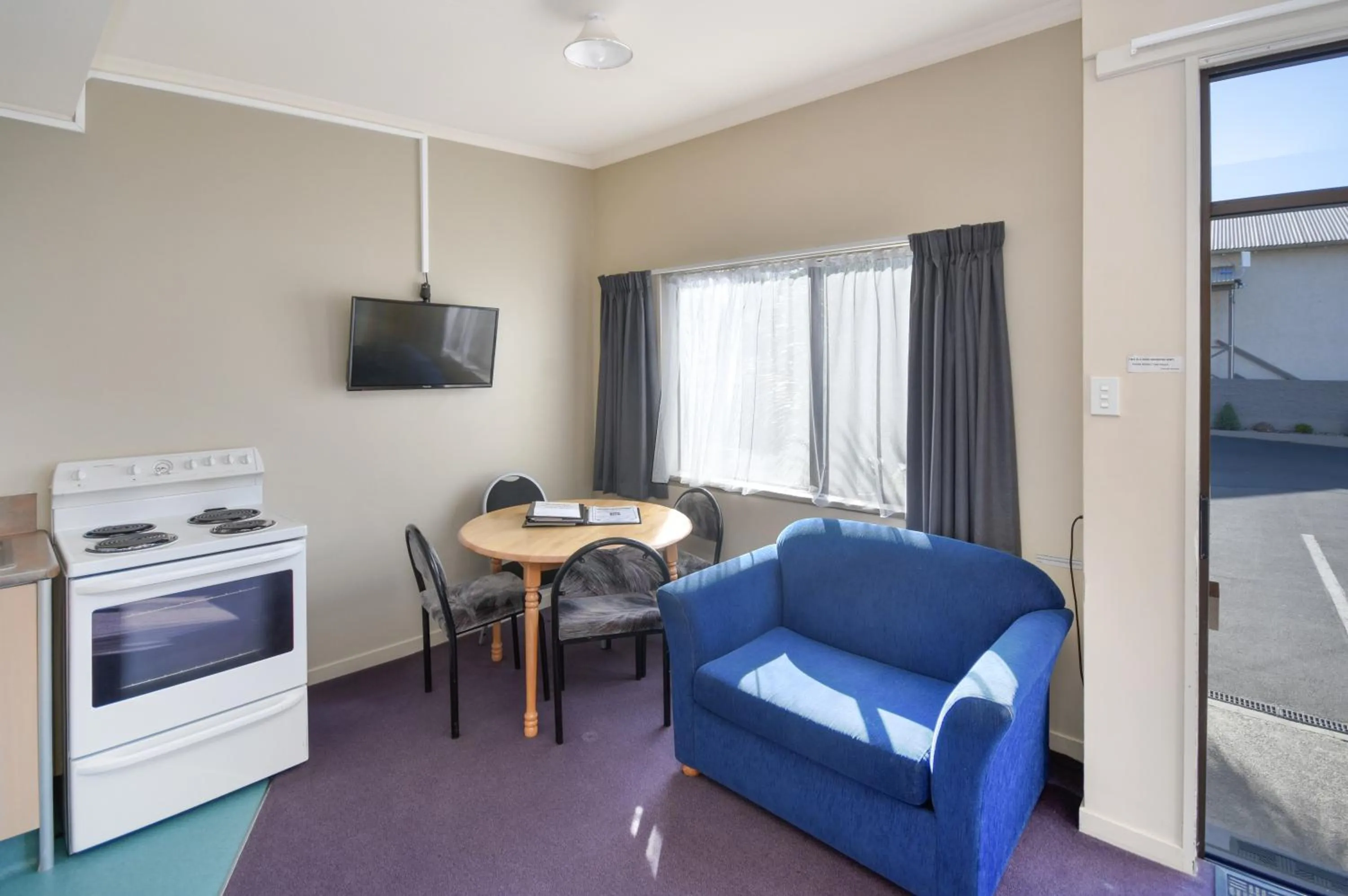 Living room in Garden Motel