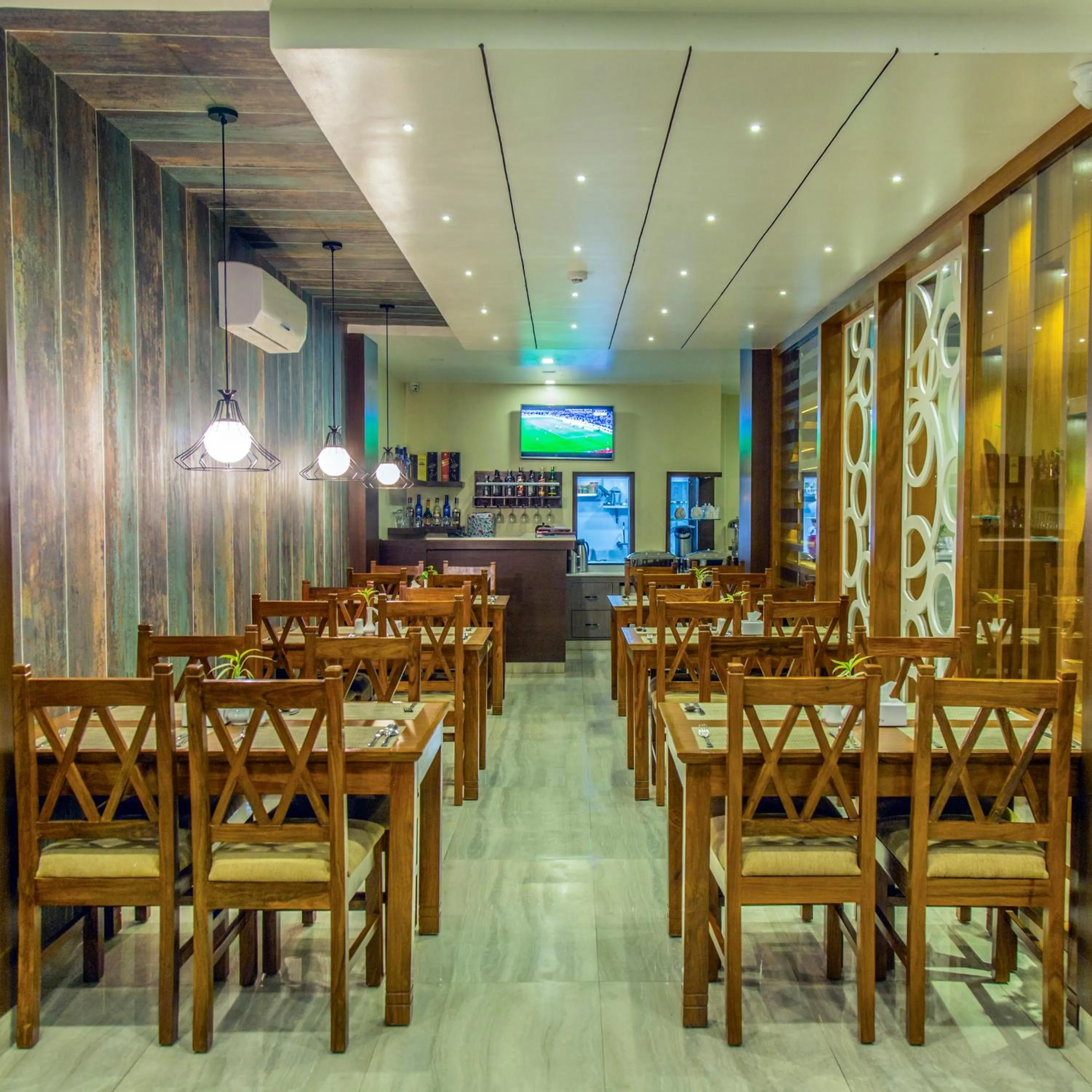 Restaurant/places to eat in Hotel Haven O' Ganga