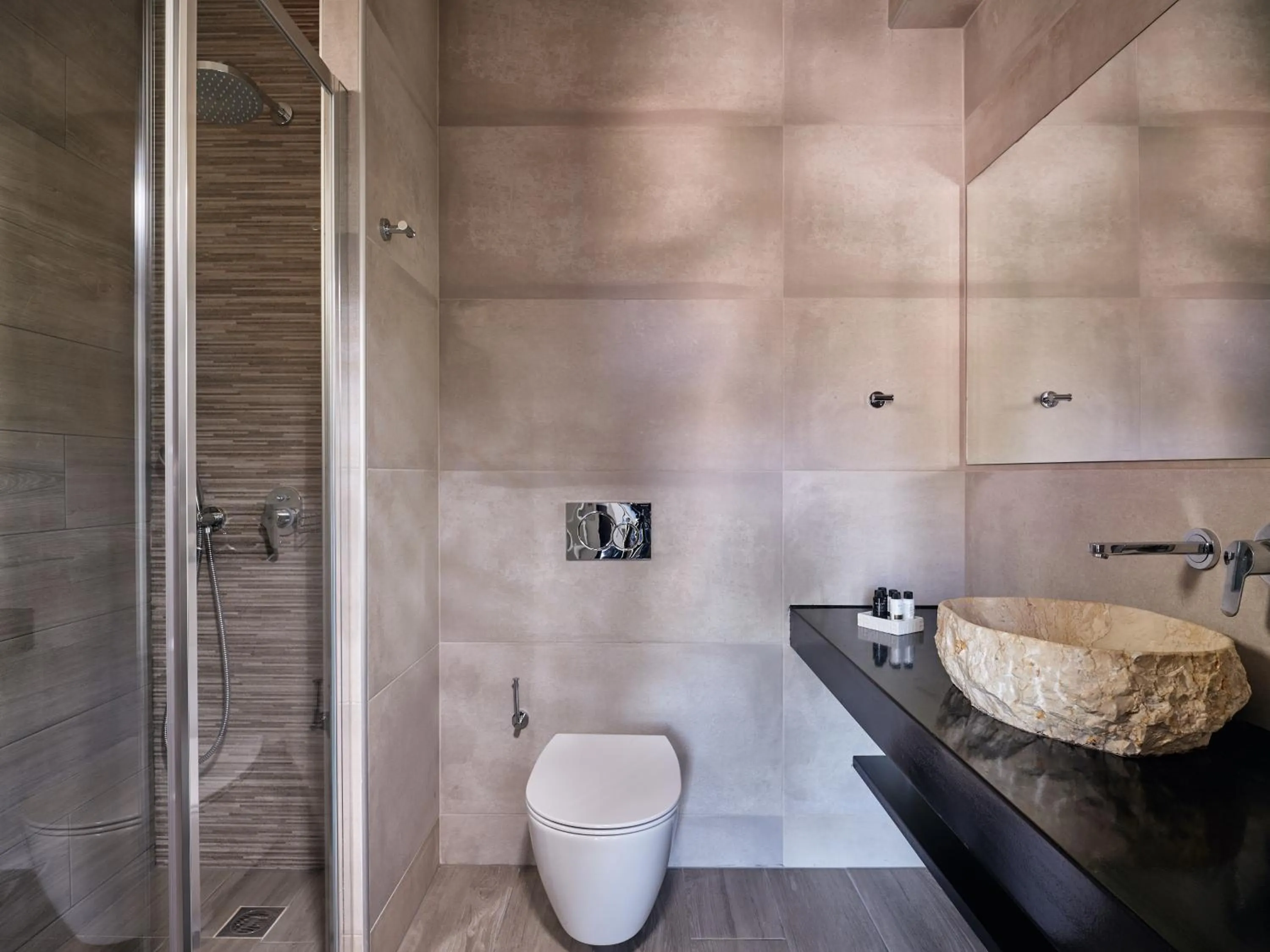 Shower in Prima Vista Beachfront Boutique Hotel