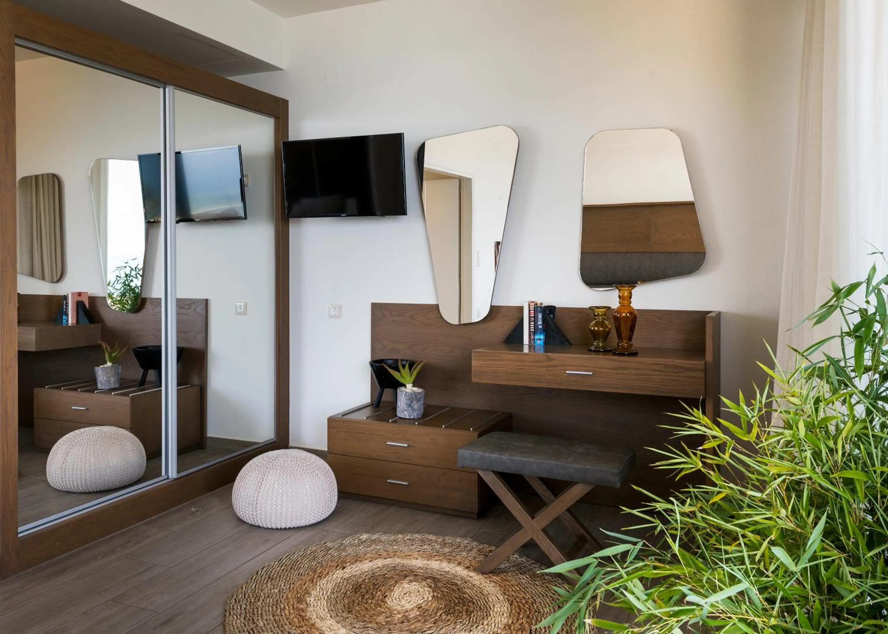 TV and multimedia in Prima Vista Beachfront Boutique Hotel