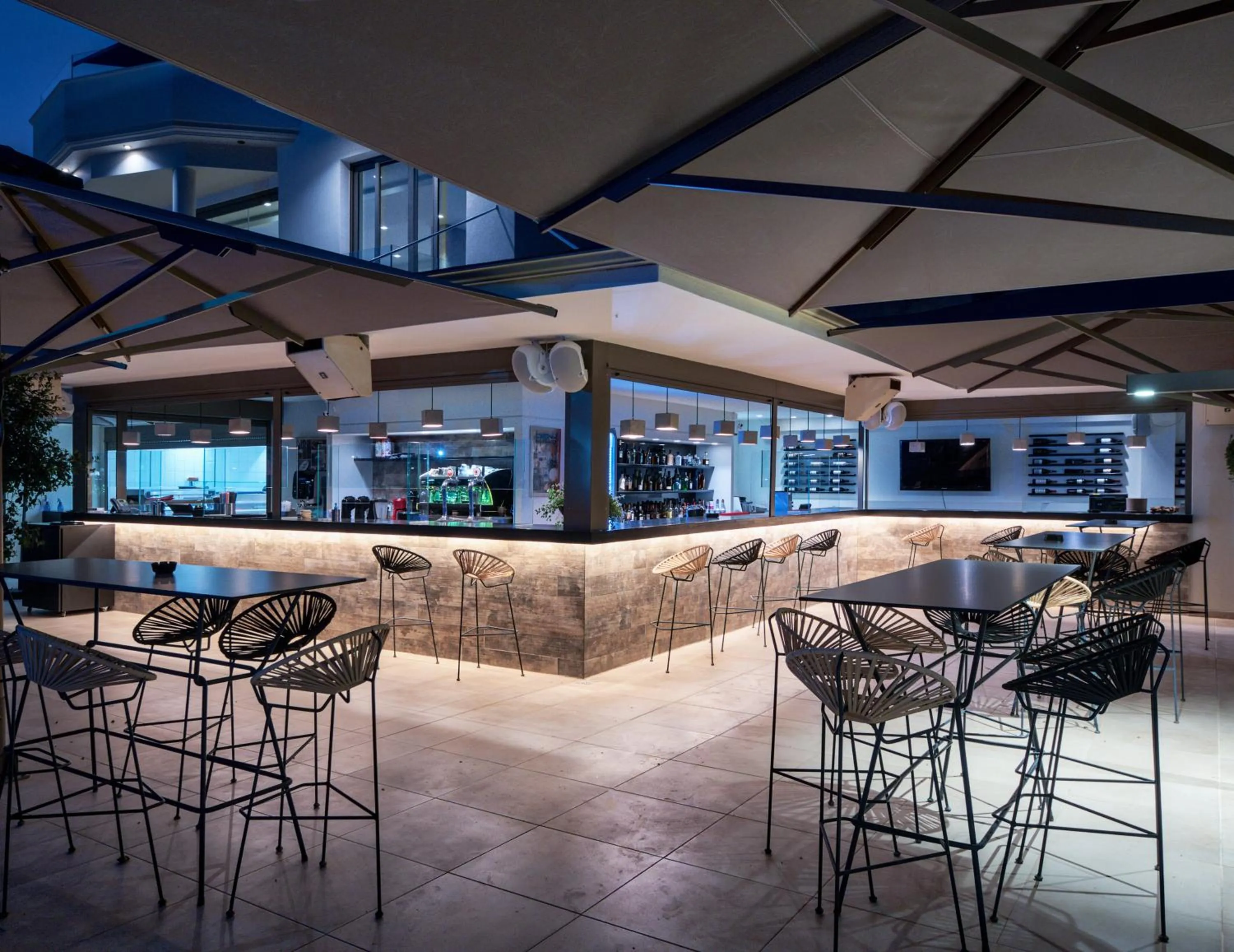 Restaurant/places to eat in Prima Vista Beachfront Boutique Hotel