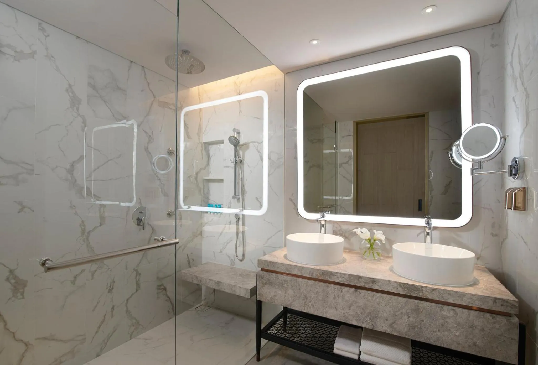 Photo of the whole room in Amari Bangkok