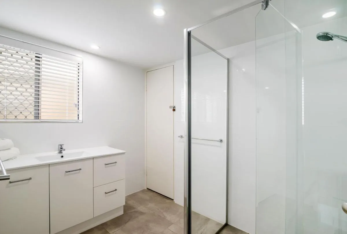 Bathroom in Sunseeker Holiday Apartments