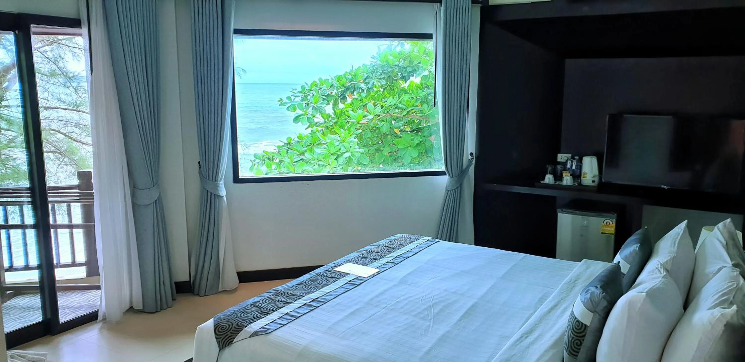 Property building, Bed in Klong Prao Resort