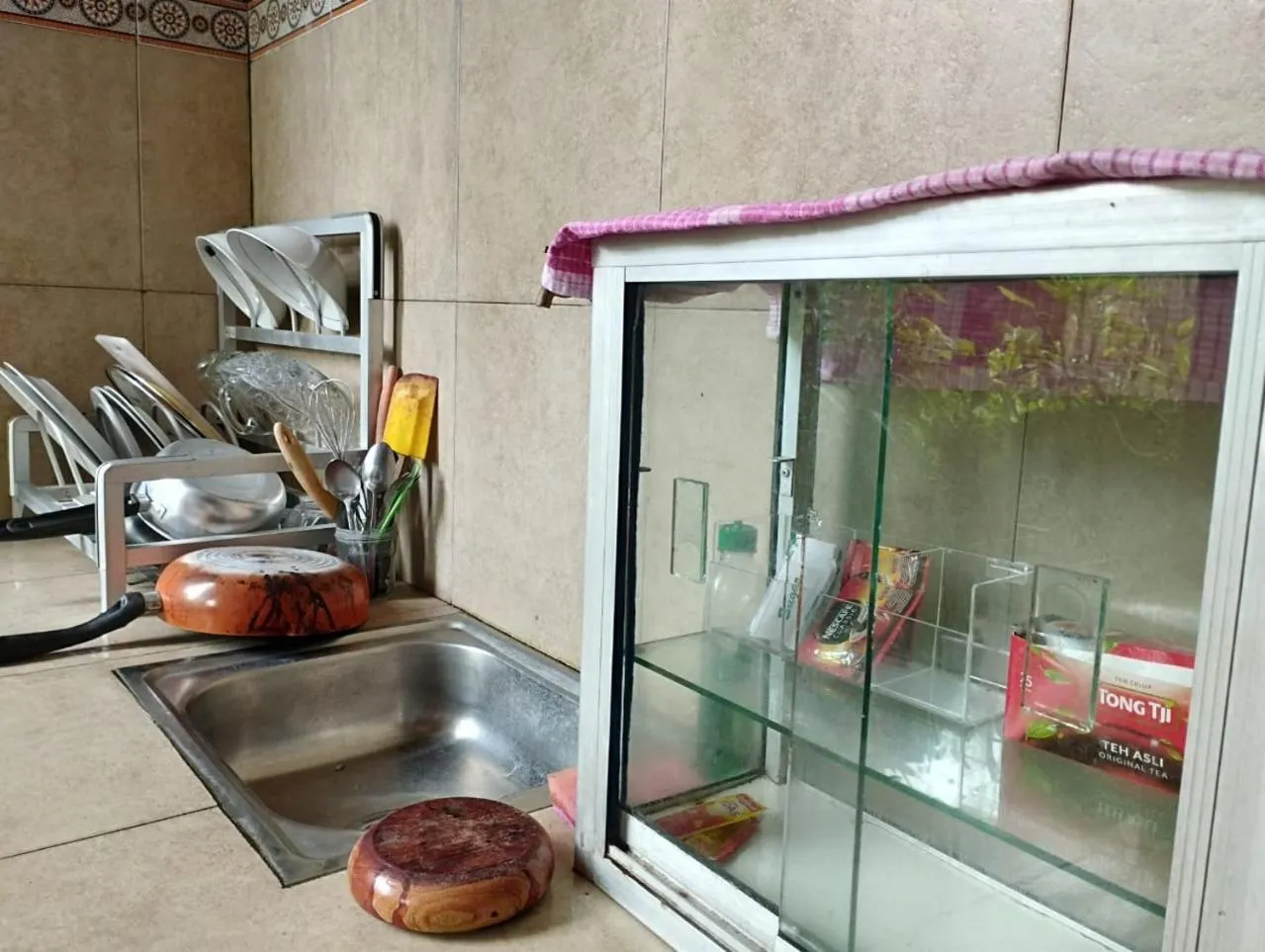 Kitchen or kitchenette in Umah Ubud Guest House