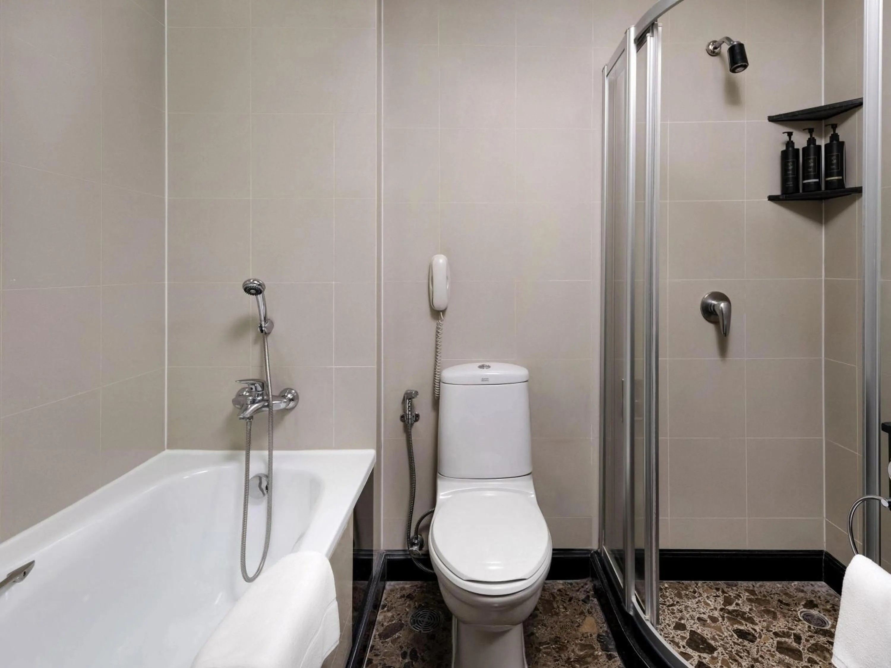 Bedroom in Grand Mercure Bangkok Atrium