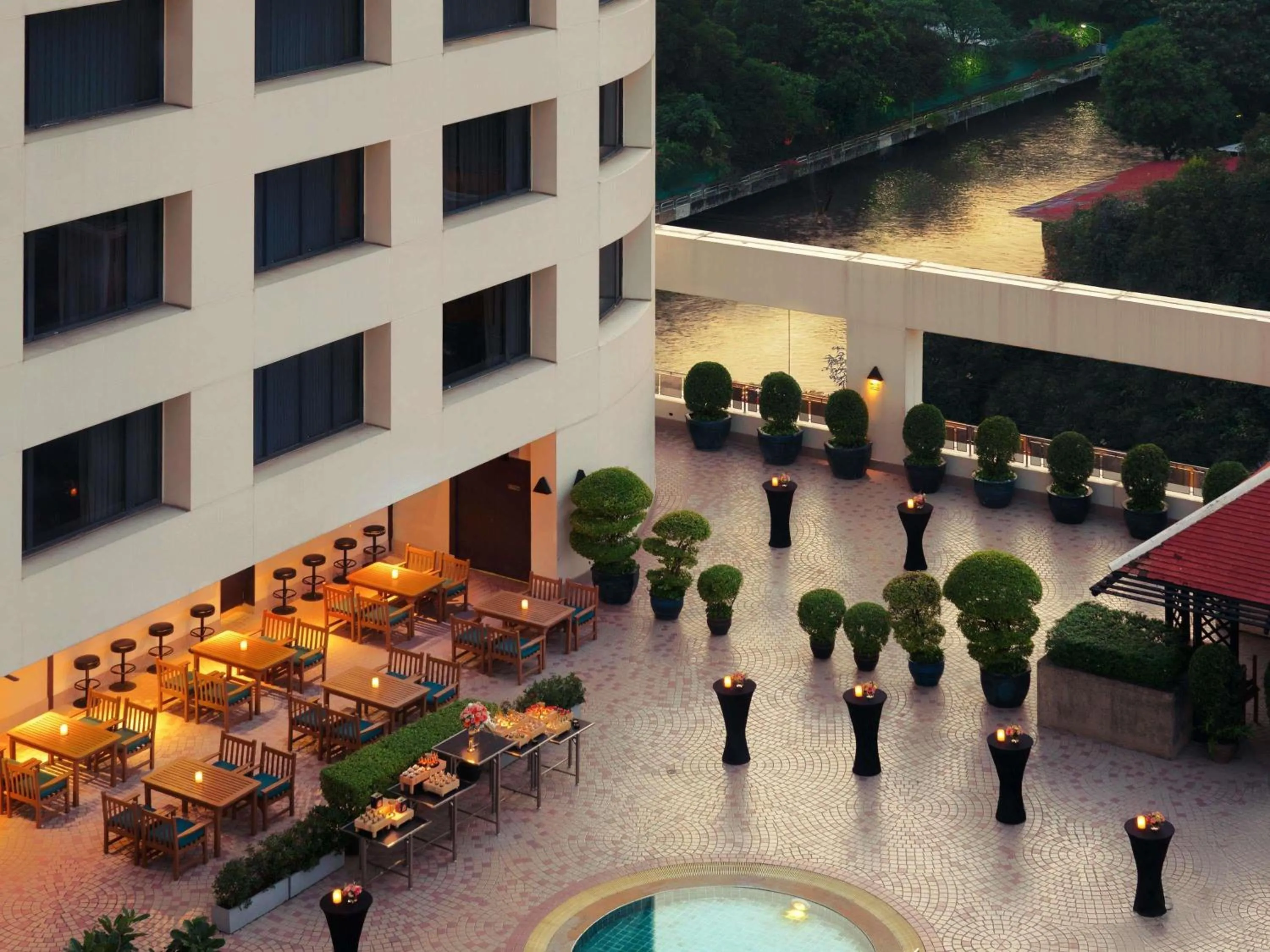 Pool view in Grand Mercure Bangkok Atrium