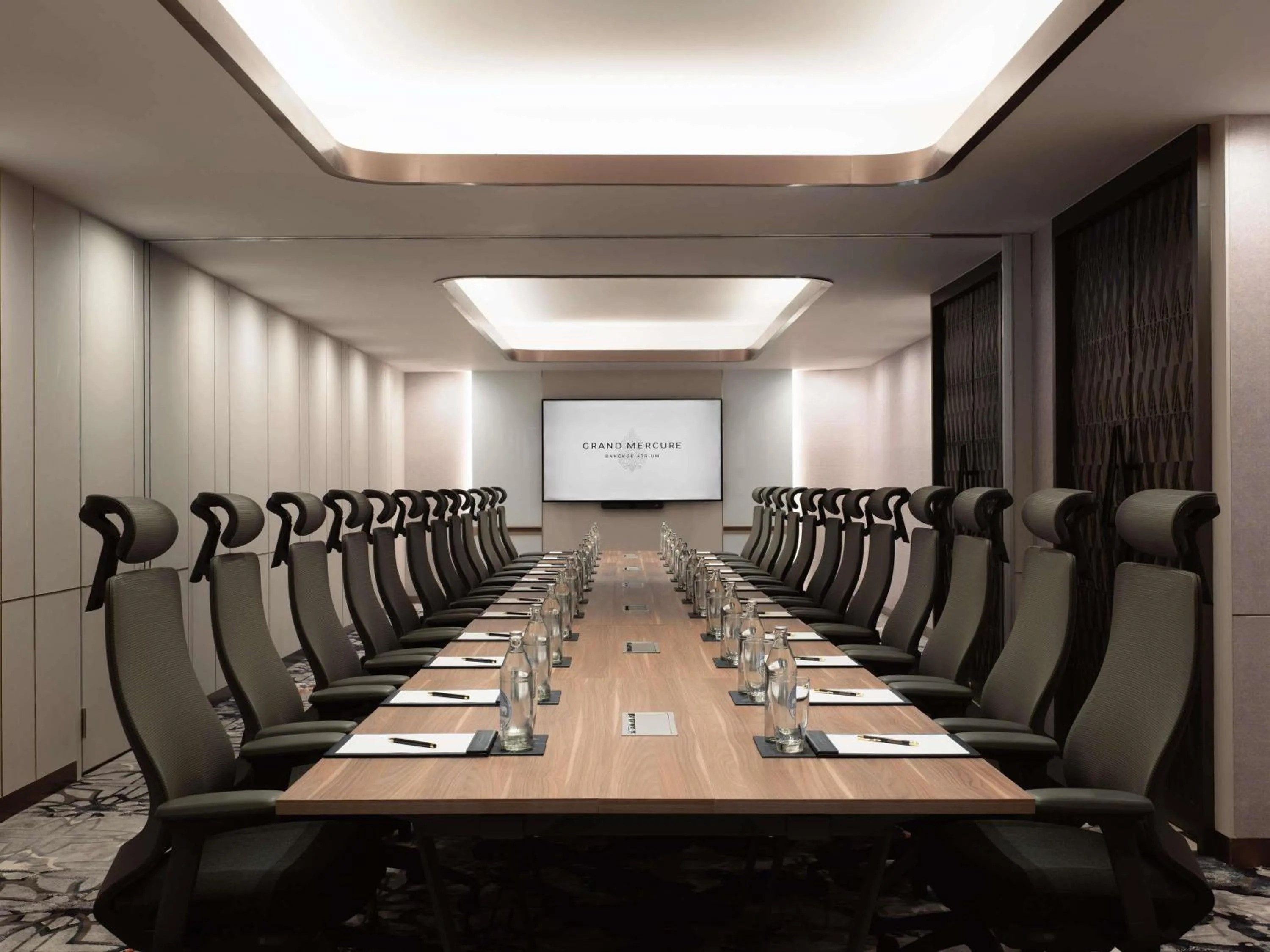 Meeting/conference room in Grand Mercure Bangkok Atrium