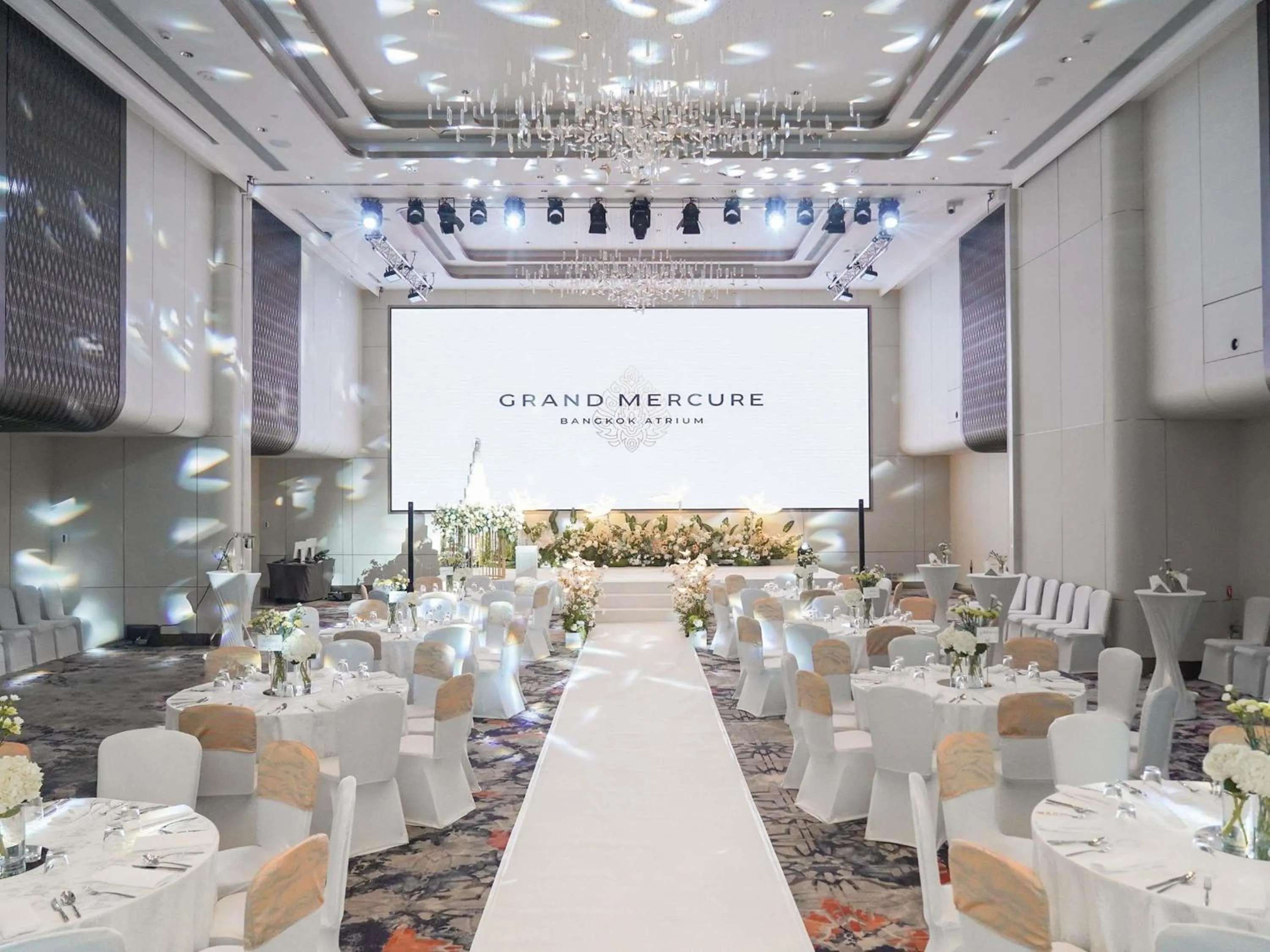 wedding in Grand Mercure Bangkok Atrium