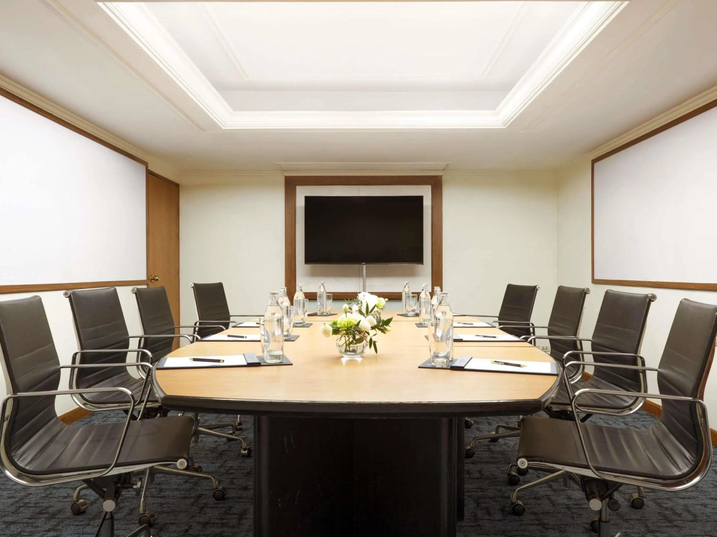 Meeting/conference room in Grand Mercure Bangkok Atrium