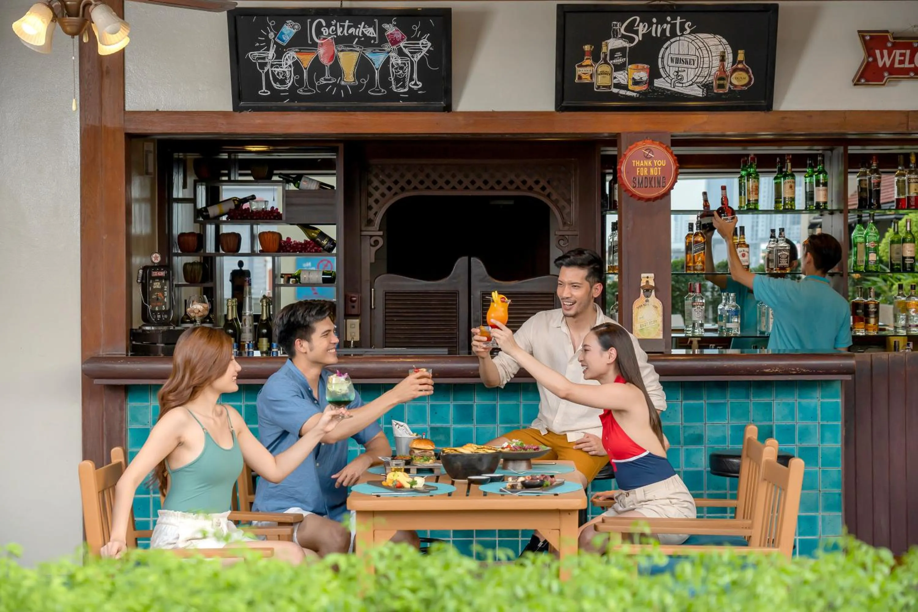 Lounge or bar in Grand Mercure Bangkok Atrium