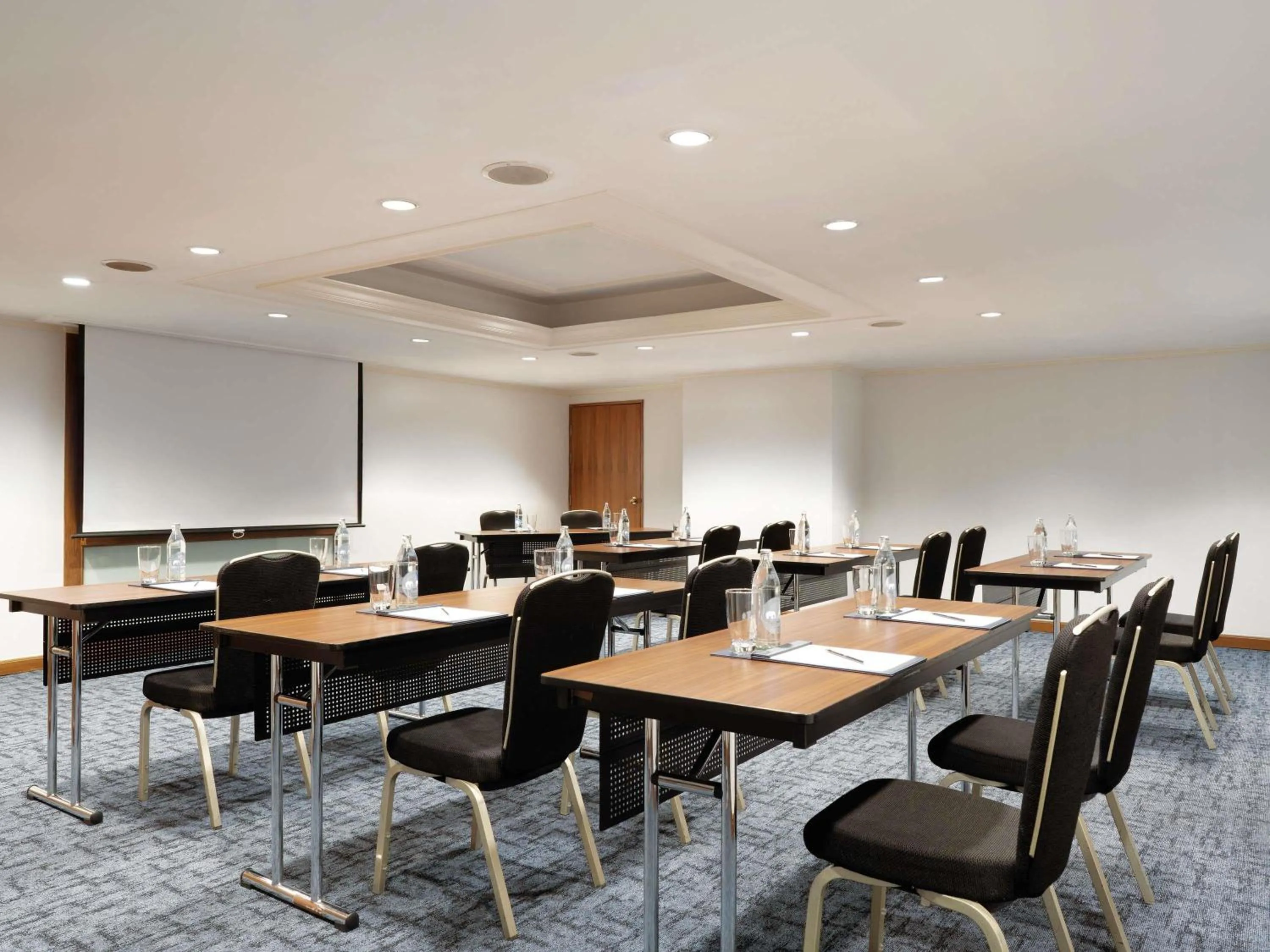 Meeting/conference room in Grand Mercure Bangkok Atrium