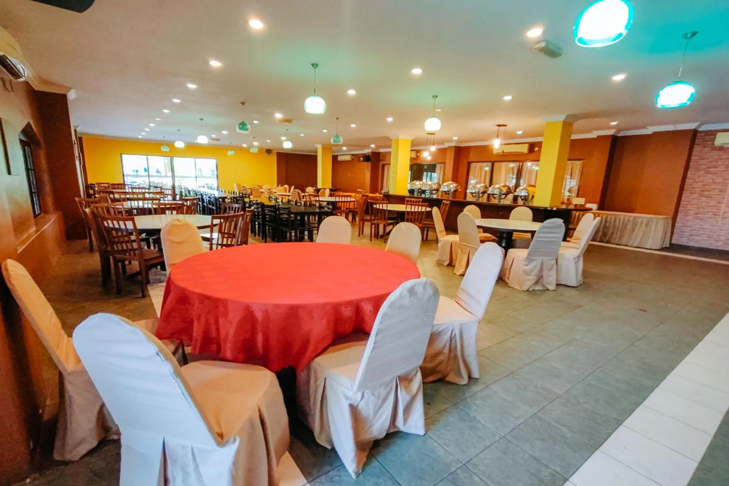 Restaurant/places to eat in Virgo Batik Resort Teluk Batik Lumut