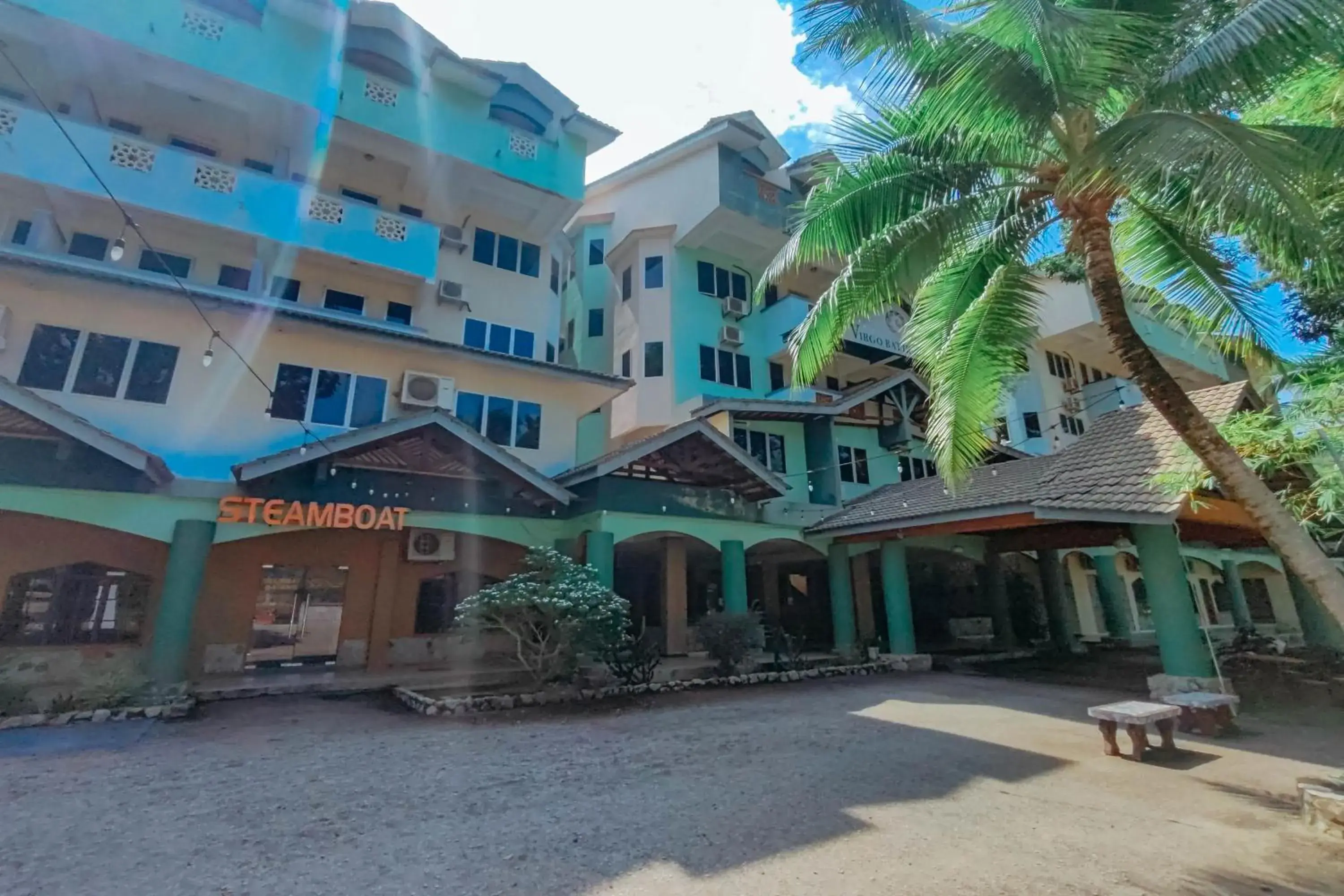 Property building in Virgo Batik Resort Teluk Batik Lumut Property building in Virgo Batik Resort Teluk Batik Lumut
