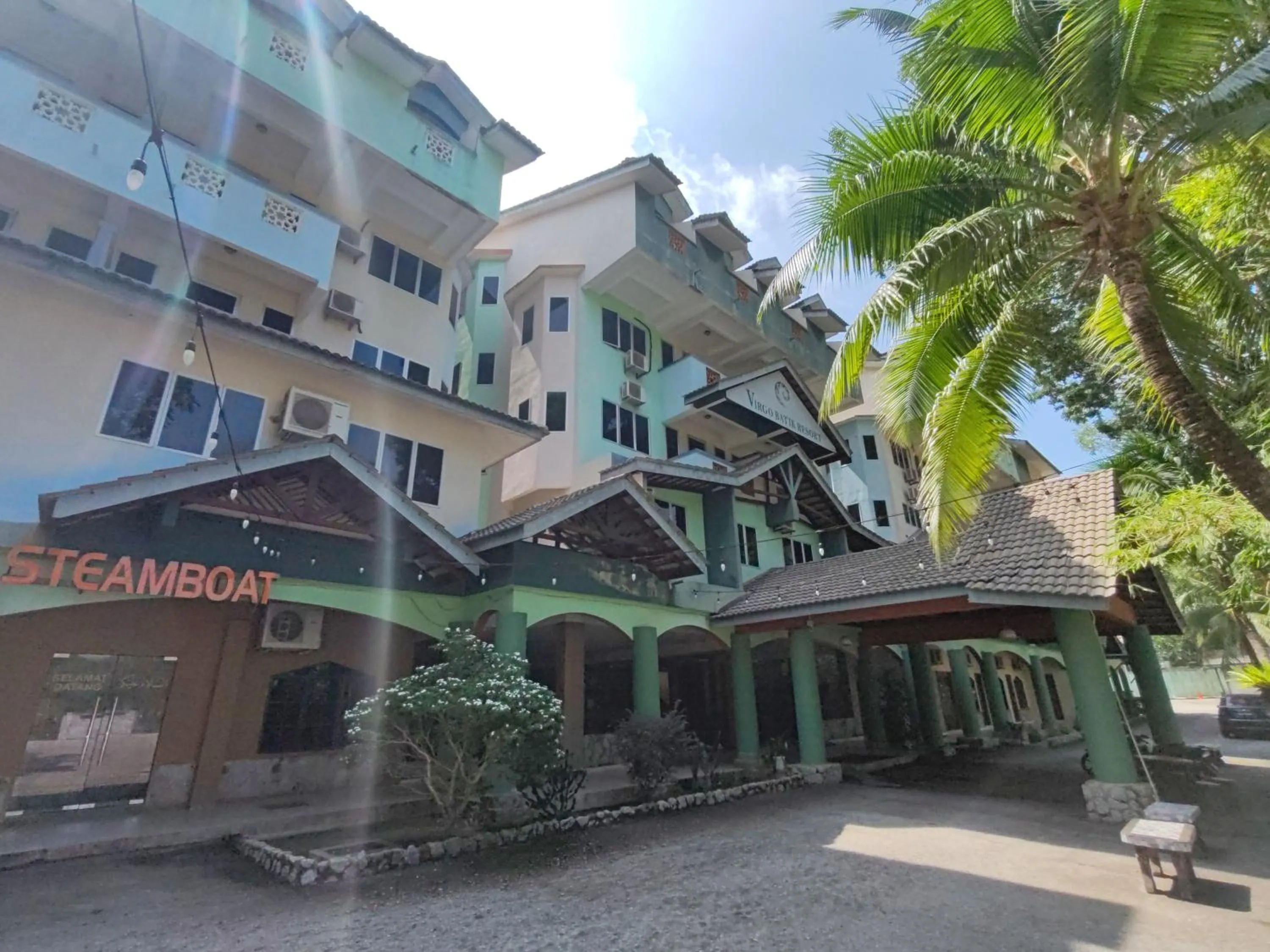 Virgo Batik Resort Teluk Batik Lumut