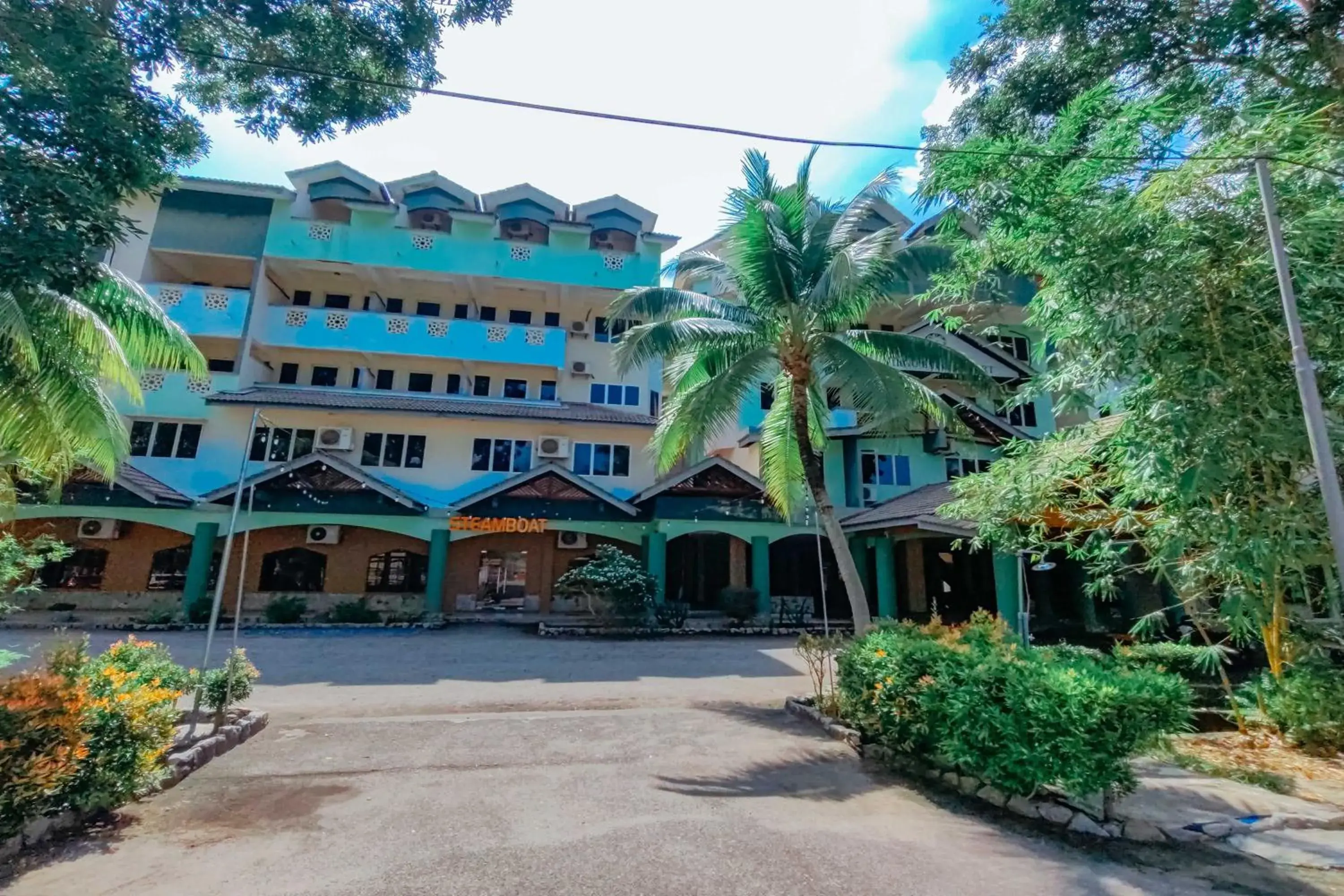 Property building in Virgo Batik Resort Teluk Batik Lumut Property building in Virgo Batik Resort Teluk Batik Lumut