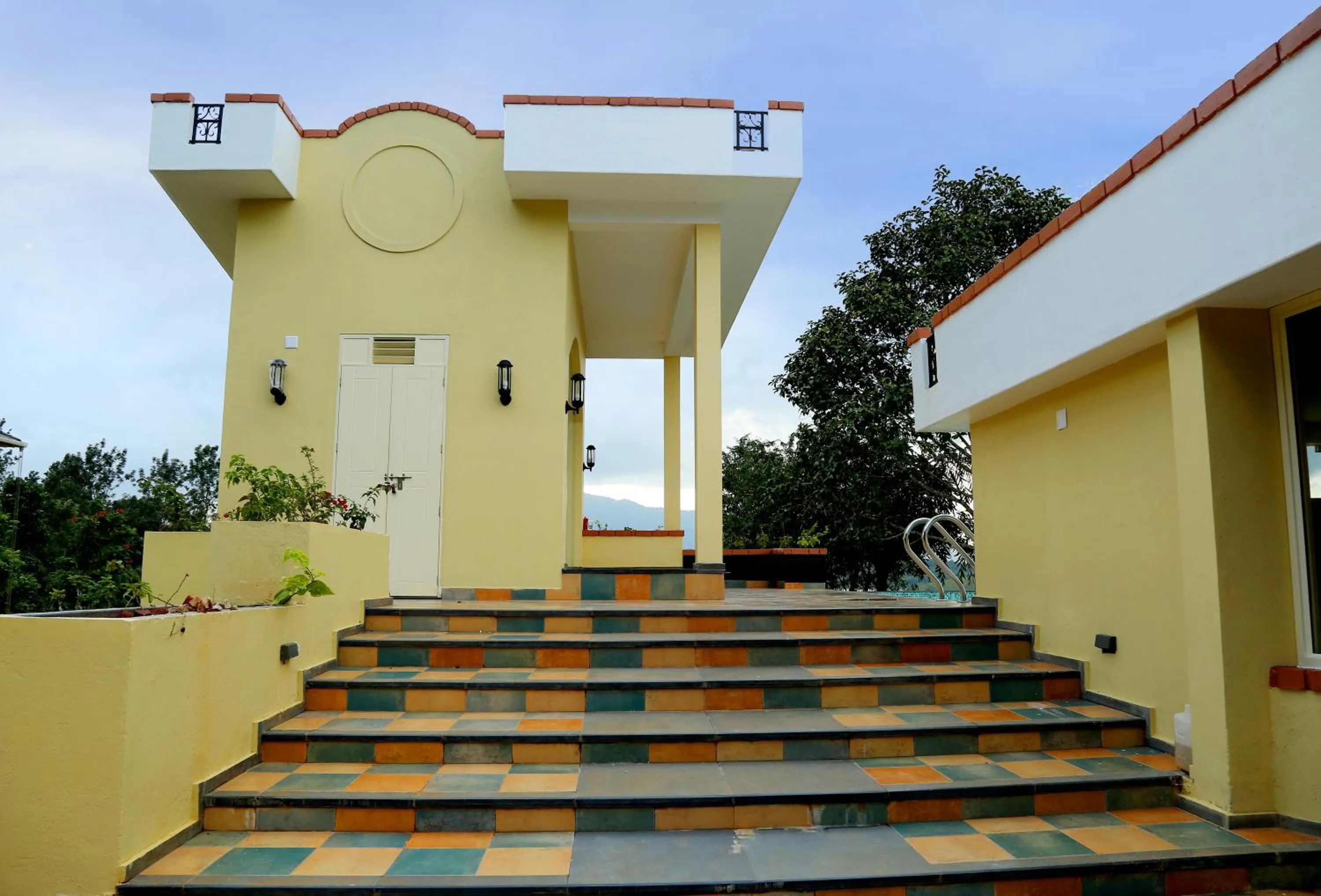 Property building in Vista Del Lago