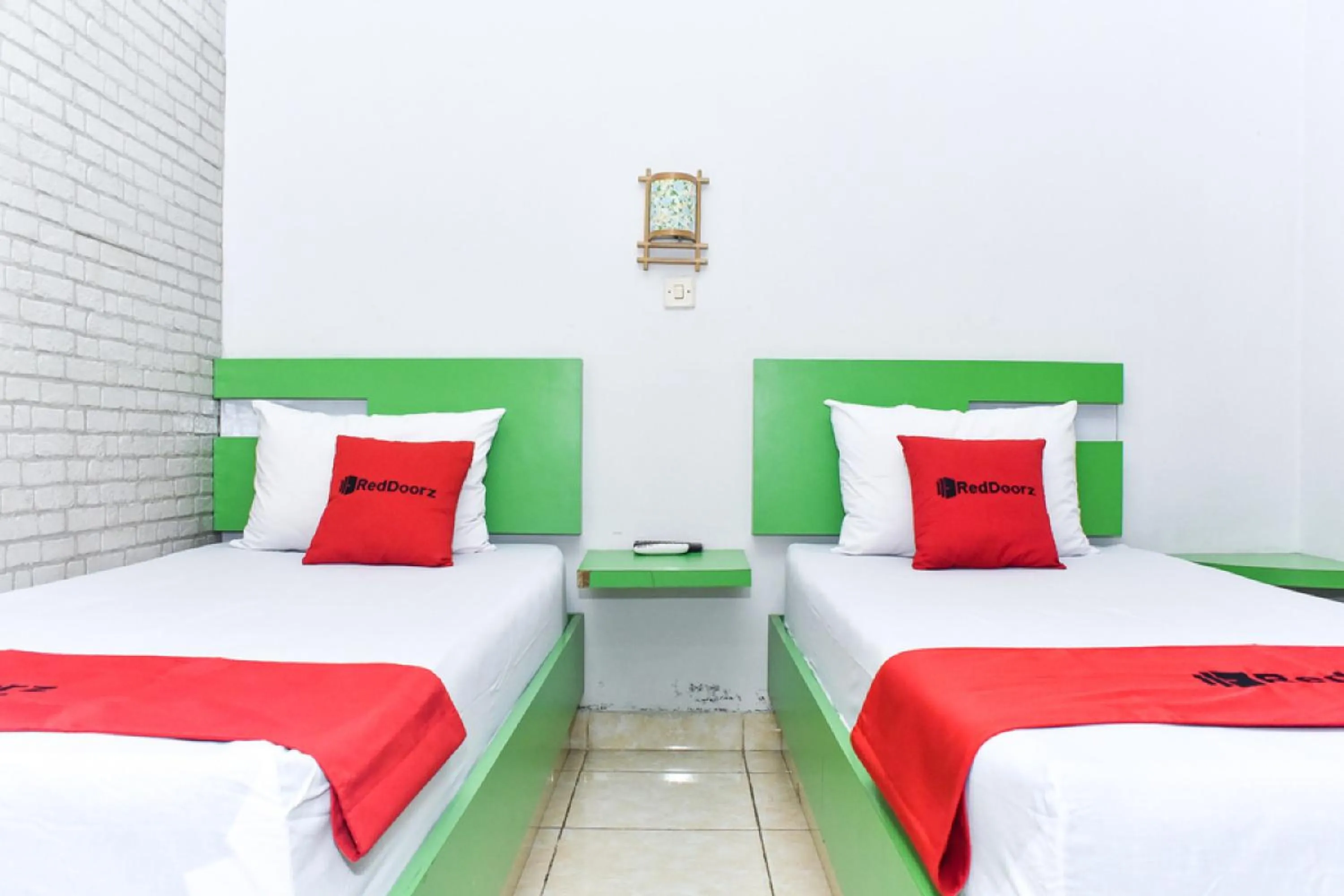Bedroom, Bed in RedDoorz near Hartono Mall