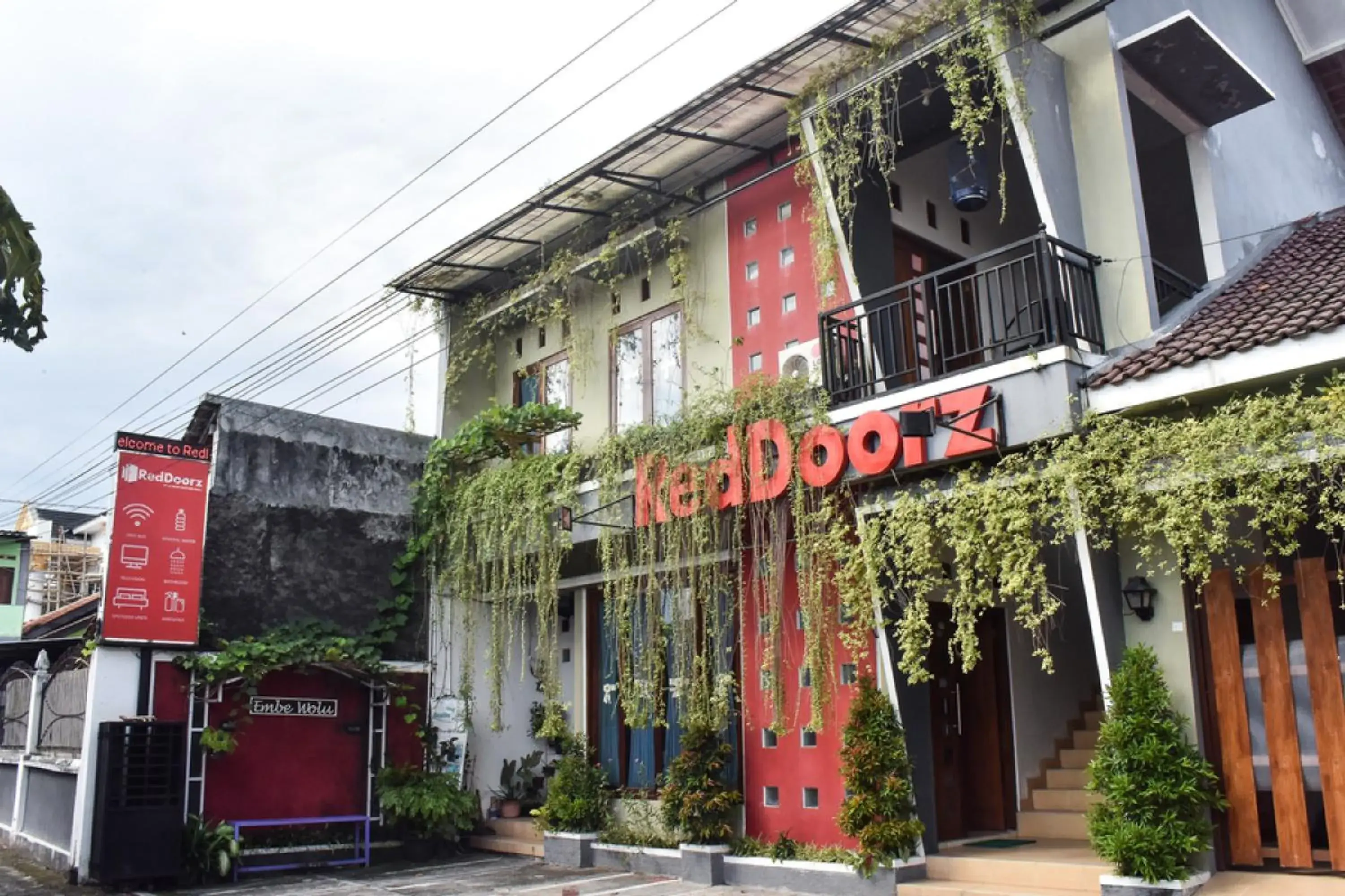 RedDoorz near Hartono Mall RedDoorz near Hartono Mall