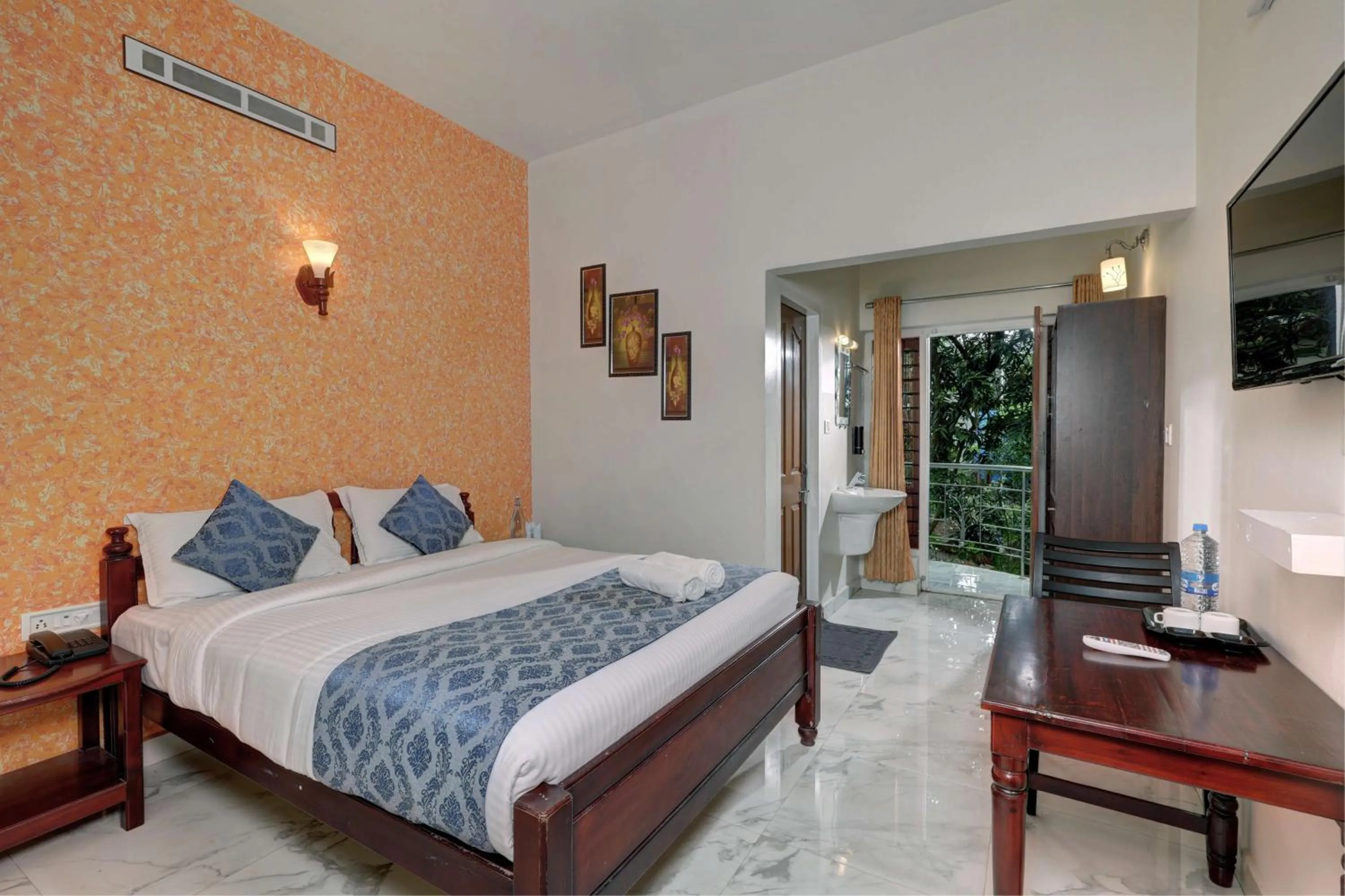 TV and multimedia, Bed in Kurinji Wanderlust Resort Munnar