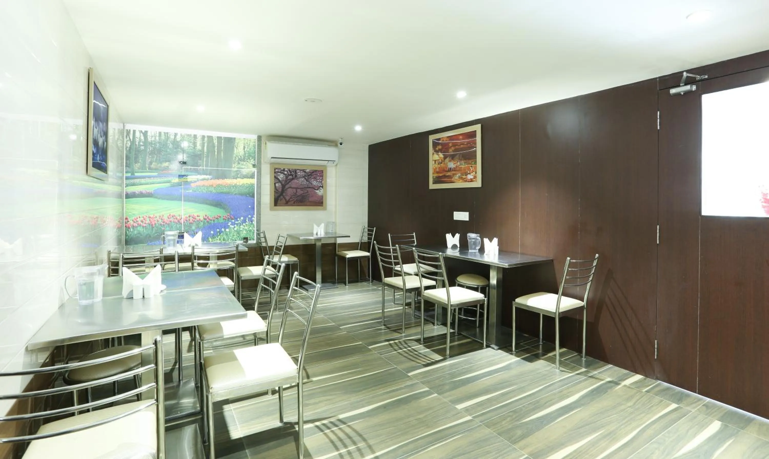 Restaurant/places to eat in Treebo C Plaza